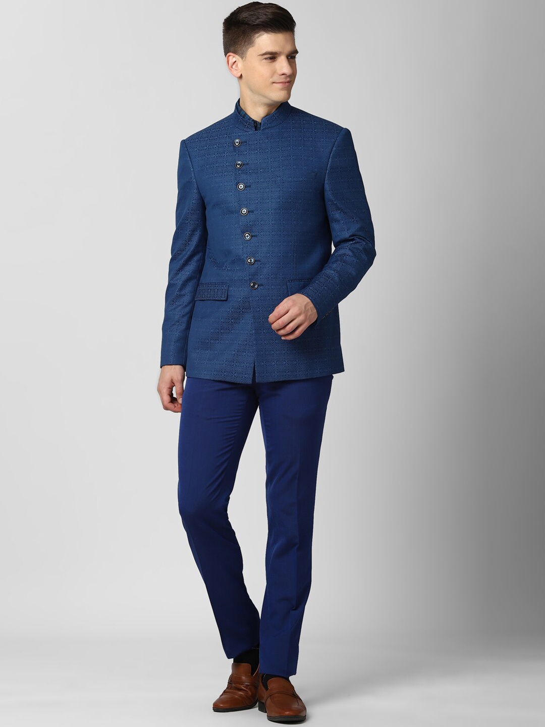 Peter England Elite Men Navy Blue Self-Design Single-Breasted Regular Fit Two-Piece Suit
Peter England Elite Men Navy Blue Self-Design Single-Breasted Regular Fit Two-Piece Suit