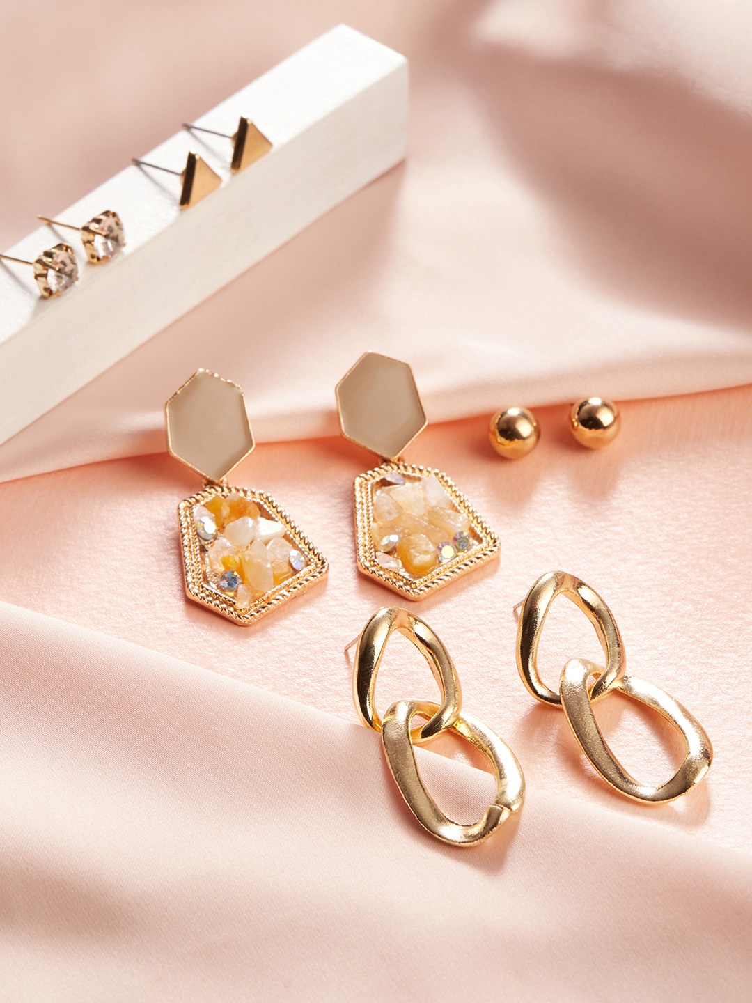 TOKYO TALKIES X rubans FASHION ACCESSORIES Gold-Plated Set Of 5 Contemporary Drop Earrings
TOKYO TALKIES X rubans FASHION ACCESSORIES Gold-Plated Set Of 5 Contemporary Drop Earrings