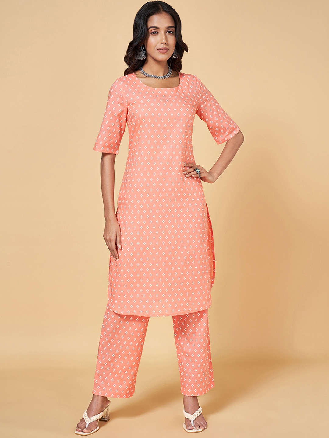 RANGMANCH BY PANTALOONS Women Peach-Coloured Ethnic Motifs Printed Pure Cotton Kurti with Trousers
RANGMANCH BY PANTALOONS Women Peach-Coloured Ethnic Motifs Printed Pure Cotton Kurti with Trousers