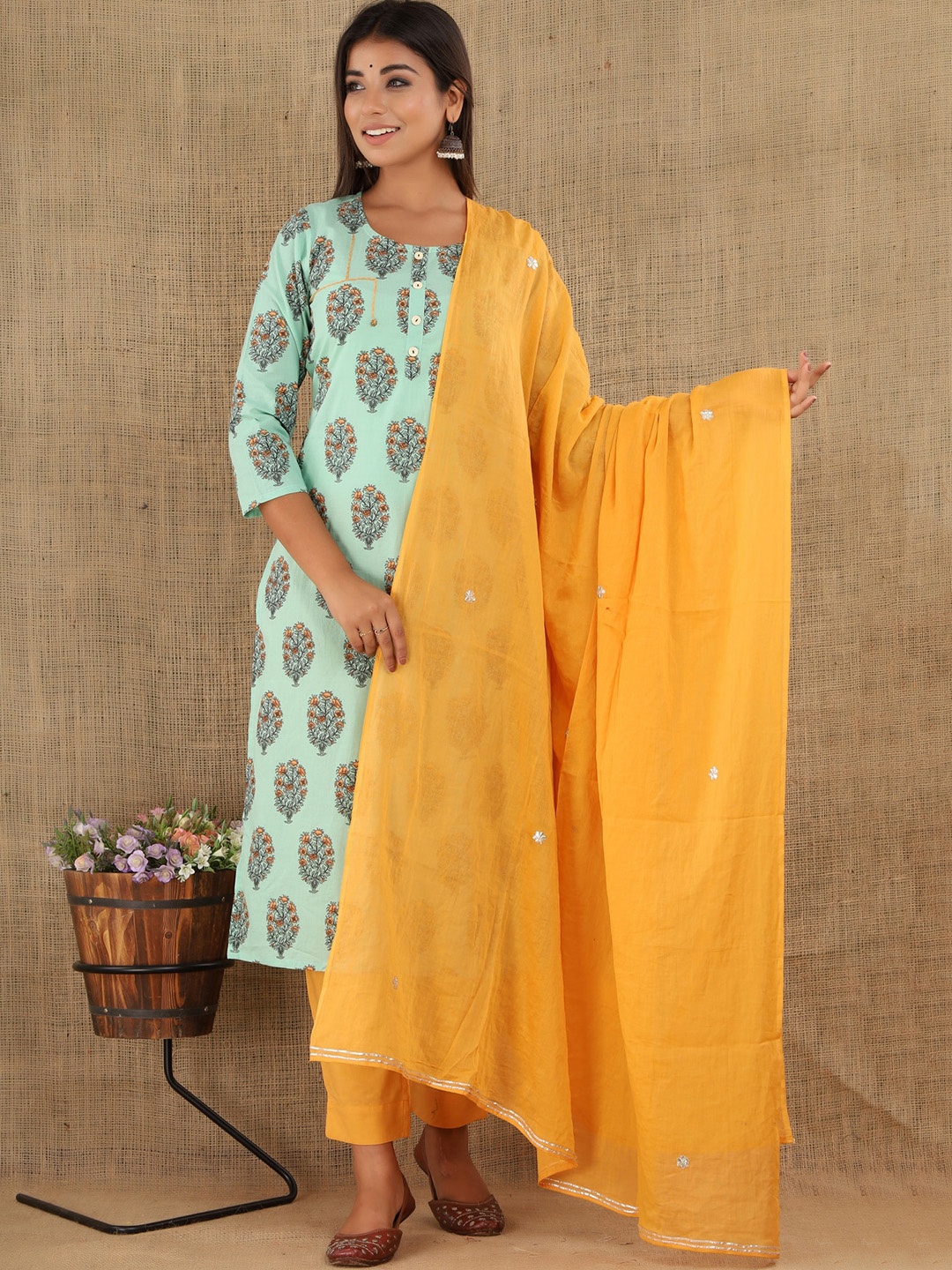 KAAJH Women Sea Green Floral Printed Layered Pure Cotton Kurta with Trousers & Dupatta
KAAJH Women Sea Green Floral Printed Layered Pure Cotton Kurta with Trousers & Dupatta
