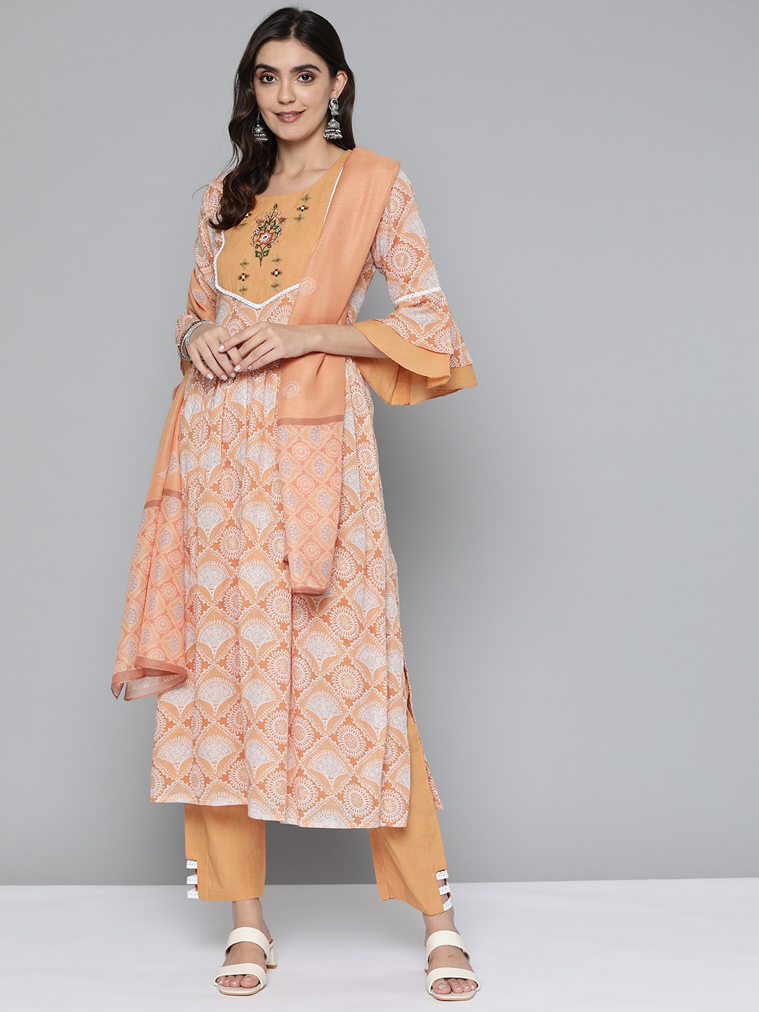Kvsfab Women Mustard Yellow Floral Embroidered Pure Cotton Kurta with Trousers & Dupatta
Kvsfab Women Mustard Yellow Floral Embroidered Pure Cotton Kurta with Trousers & Dupatta
