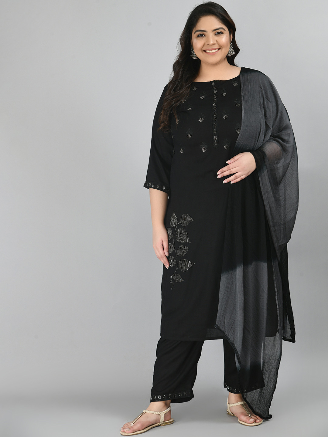PrettyPlus by Desinoor.com Women Black Beads and Stones Kurta with Trousers & Dupatta
PrettyPlus by Desinoor.com Women Black Beads and Stones Kurta with Trousers & Dupatta
