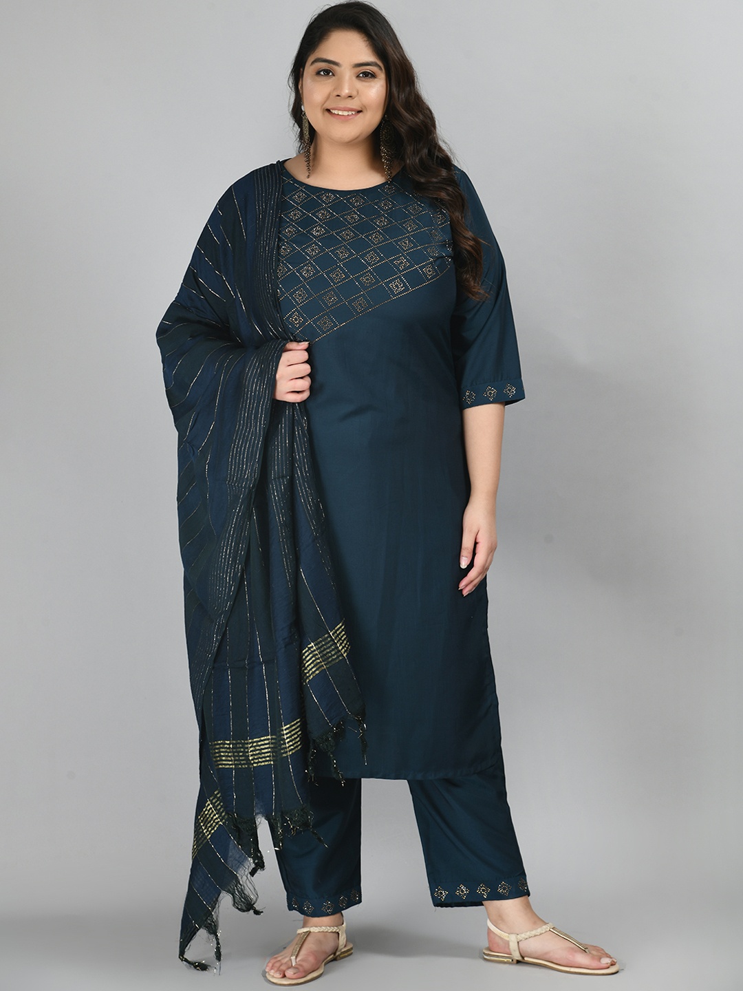 PrettyPlus by Desinoor com Women Green Ethnic Motifs Yoke Design Empire Beads and Stones Kurti with Trousers
PrettyPlus by Desinoor com Women Green Ethnic Motifs Yoke Design Empire Beads and Stones Kurti with Trousers