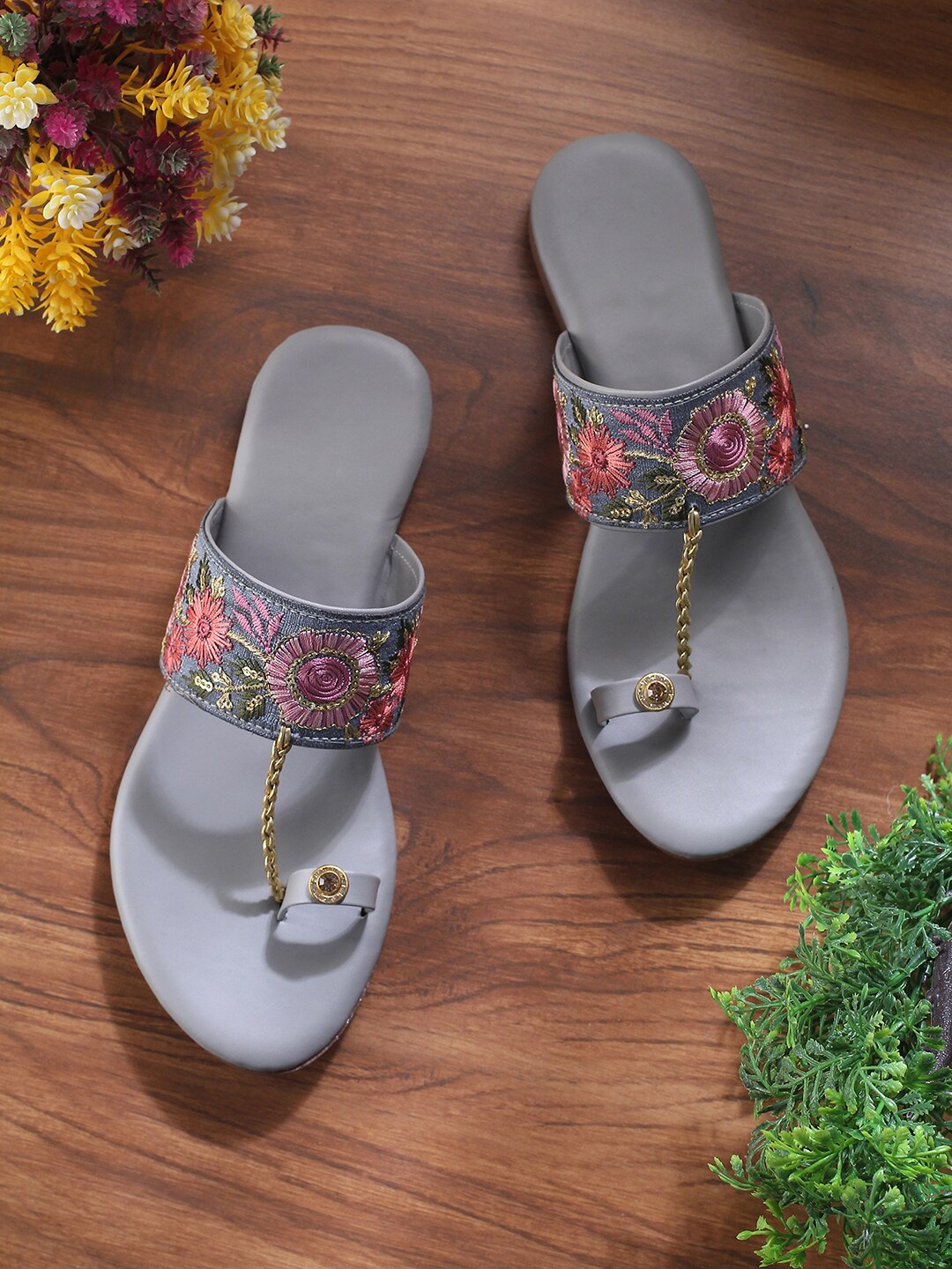 HASTEN Women Grey Ethnic One Toe Flats with Embroidered