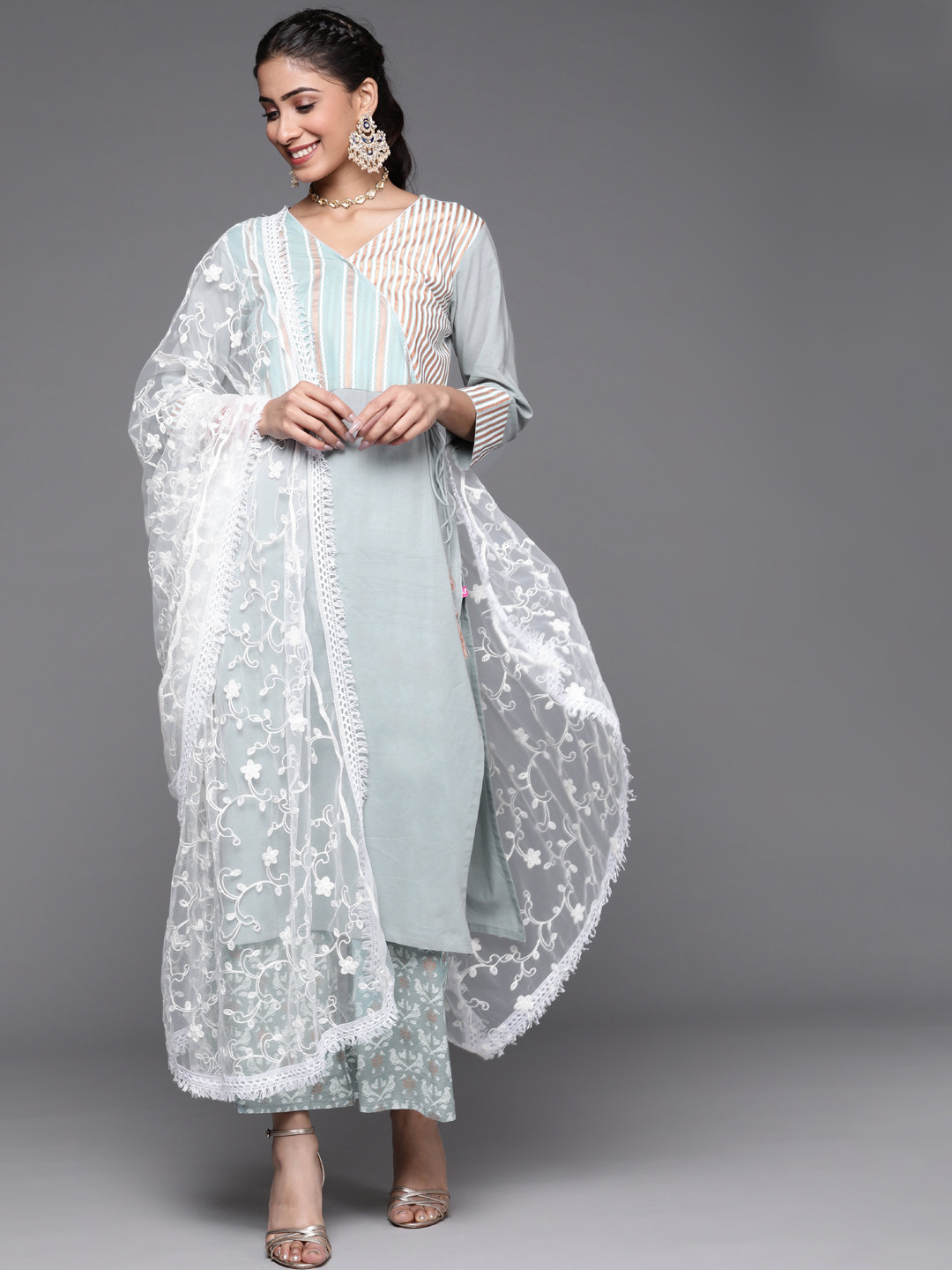 Varanga Women Grey Ethnic Motifs Angrakha Pure Cotton Kurta with Palazzos & Dupatta
Varanga Women Grey Ethnic Motifs Angrakha Pure Cotton Kurta with Palazzos & Dupatta