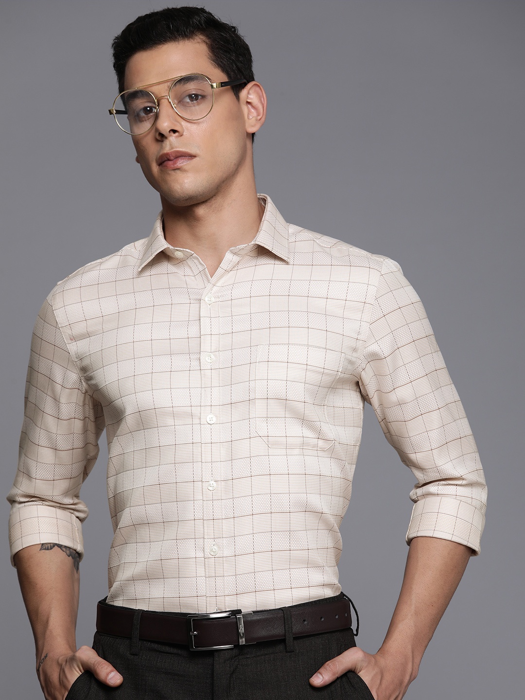 Louis Philippe Men Beige Slim Fit Windowpane Checks Slim Fit Pure Cotton Formal Shirt
Louis Philippe Men Beige Slim Fit Windowpane Checks Slim Fit Pure Cotton Formal Shirt