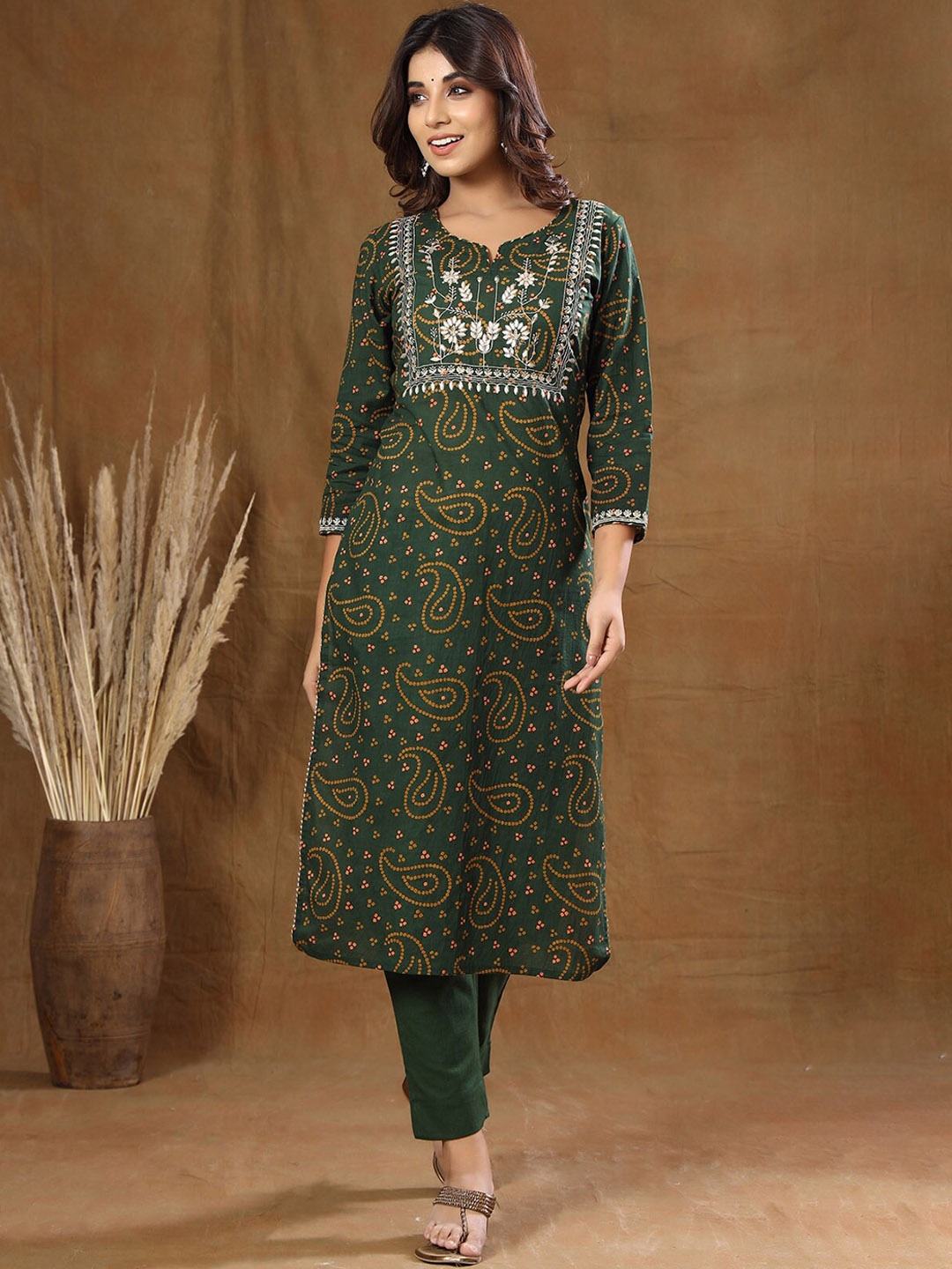 KAAJH Women Green Bandhani Printed Empire Gotta Patti Pure Cotton Kurta with Trousers & With Dupatta
KAAJH Women Green Bandhani Printed Empire Gotta Patti Pure Cotton Kurta with Trousers & With Dupatta