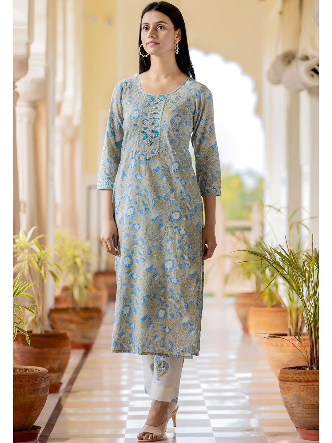 KAAJH Women Grey Ethnic Motifs Hand Block Print Pure Cotton Kurta With Trousers & Dupatta
KAAJH Women Grey Ethnic Motifs Hand Block Print Pure Cotton Kurta With Trousers & Dupatta