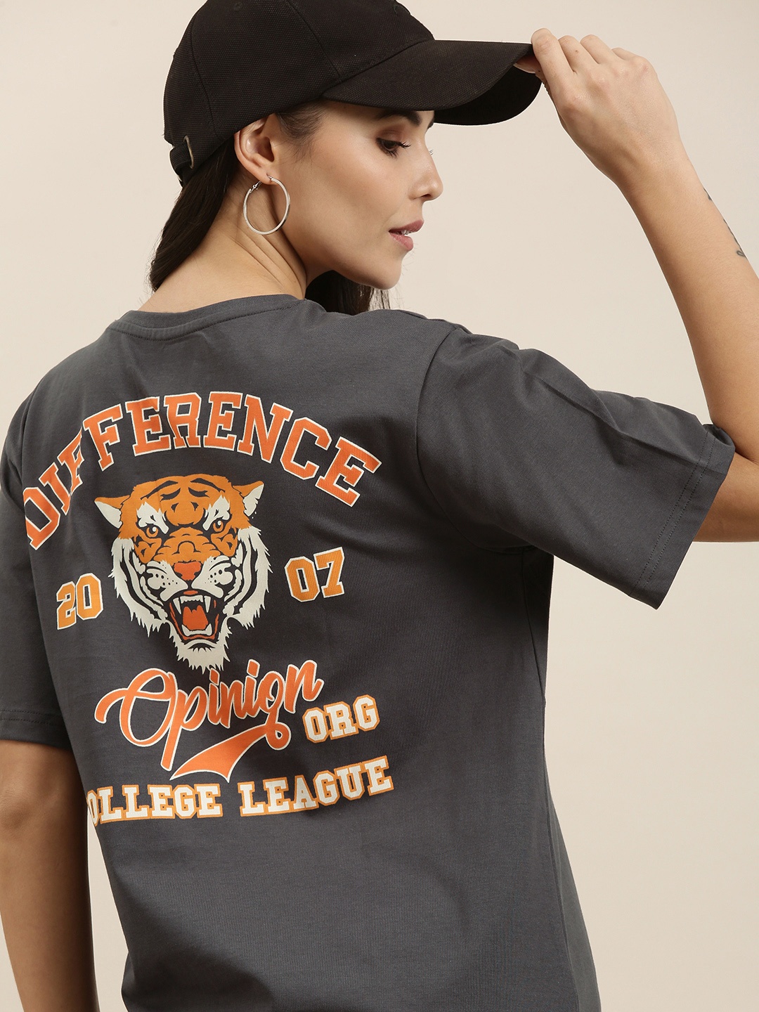 Difference of Opinion Women Charcoal Typography Printed Pure Cotton Oversized T-Shirt
Difference of Opinion Women Charcoal Typography Printed Pure Cotton Oversized T-Shirt