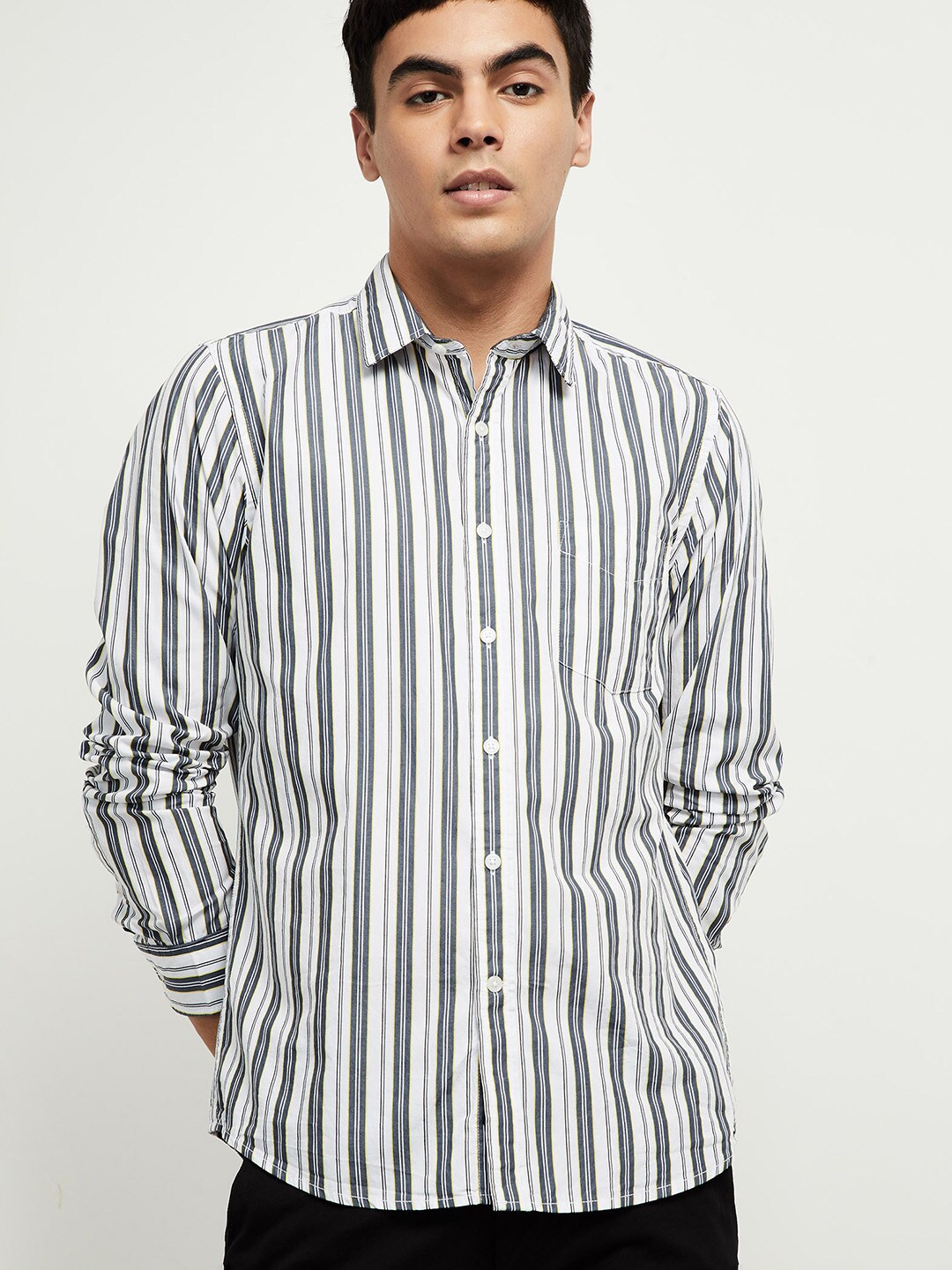 max Men White & Blue Cotton Striped Casual Shirt