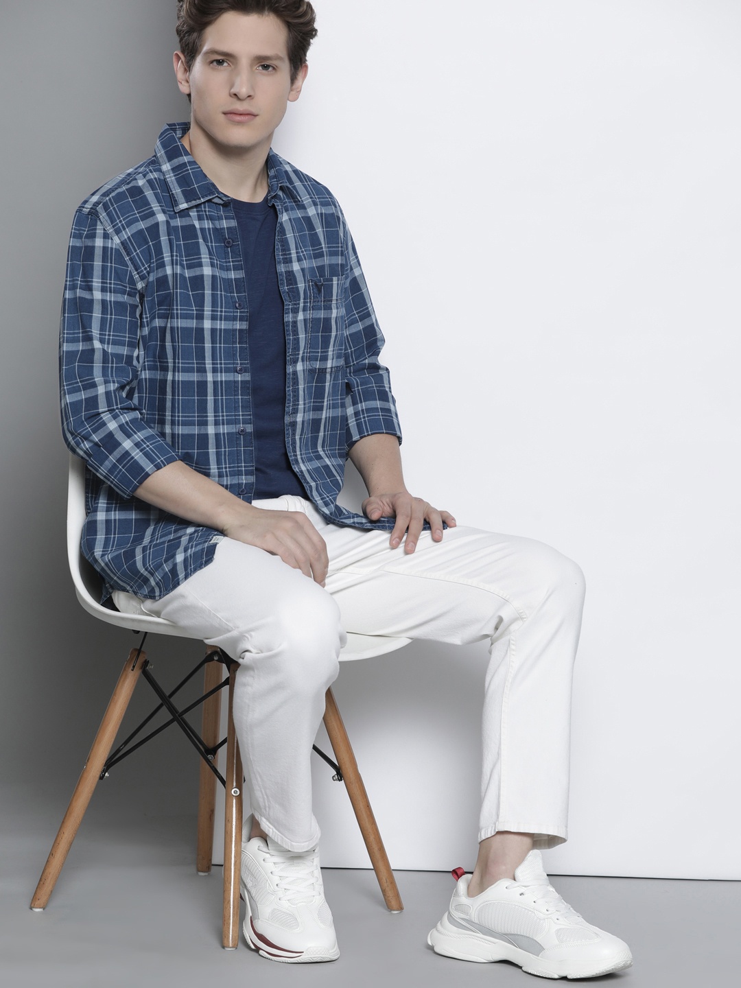 AMERICAN EAGLE OUTFITTERS Men Blue Slim Fit Tartan Checked Pure Cotton Casual Shirt
AMERICAN EAGLE OUTFITTERS Men Blue Slim Fit Tartan Checked Pure Cotton Casual Shirt