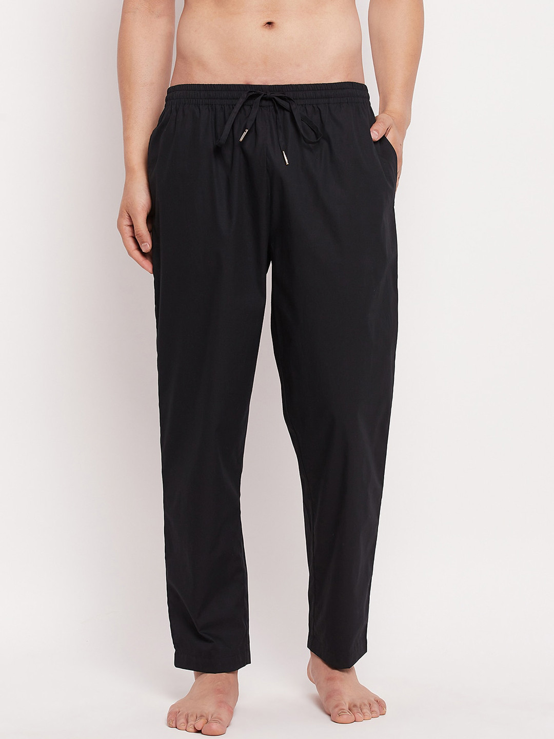 Hypernation Men Black Solid Cotton Lounge Pants
Hypernation Men Black Solid Cotton Lounge Pants