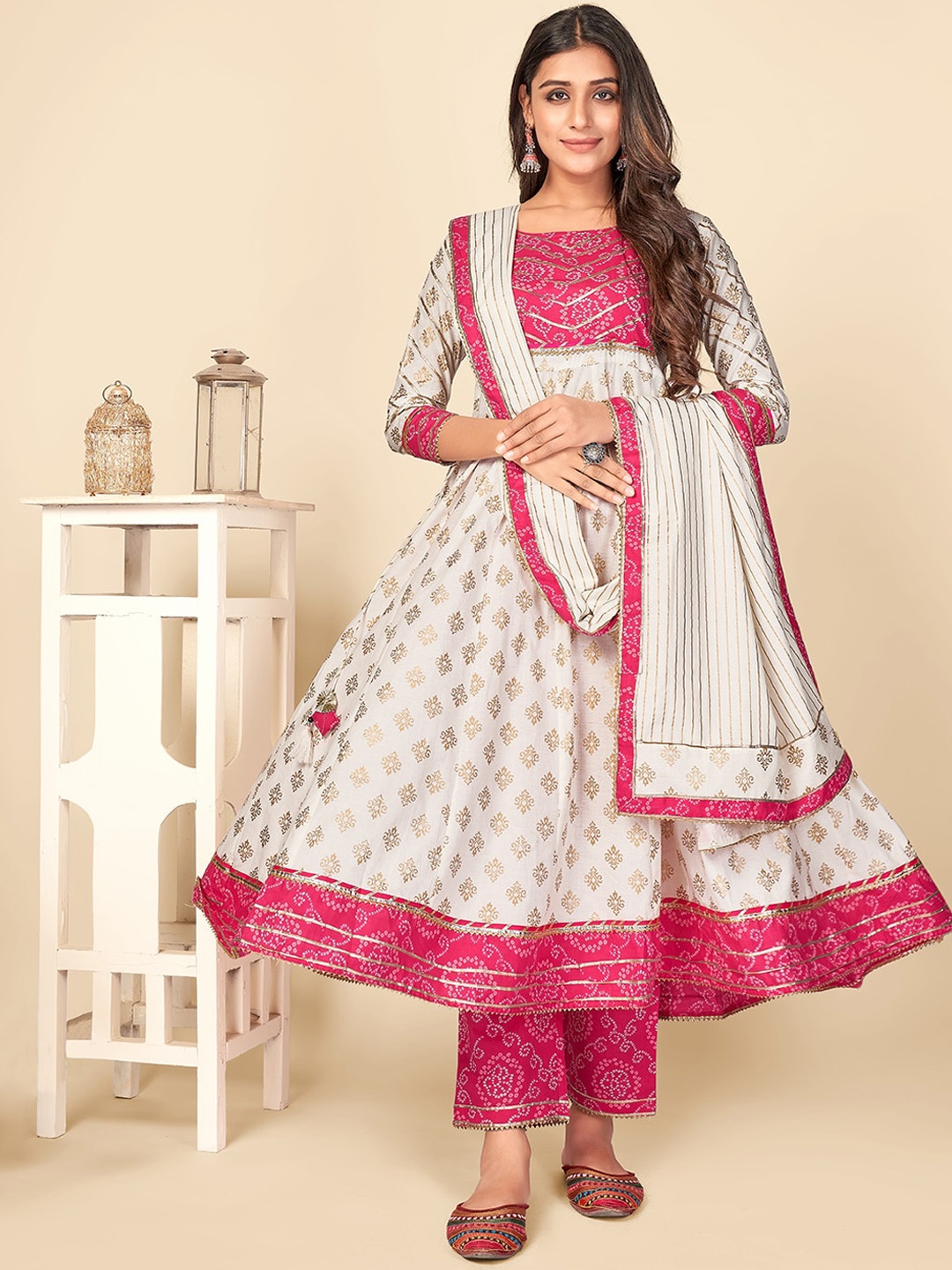 Vbuyz Women Beige Bandhani Printed Gotta Patti Pure Cotton Kurta with Churidar & With Dupatta
Vbuyz Women Beige Bandhani Printed Gotta Patti Pure Cotton Kurta with Churidar & With Dupatta
