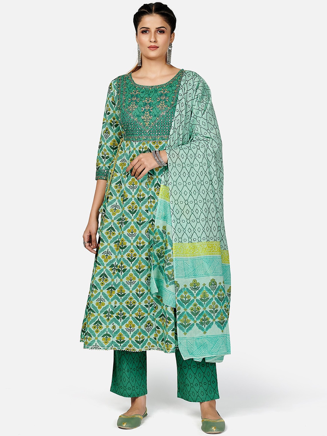 Vbuyz Women Green Ethnic Motifs Printed Thread Work Pure Cotton Kurta with Trousers & Dupatta
Vbuyz Women Green Ethnic Motifs Printed Thread Work Pure Cotton Kurta with Trousers & Dupatta