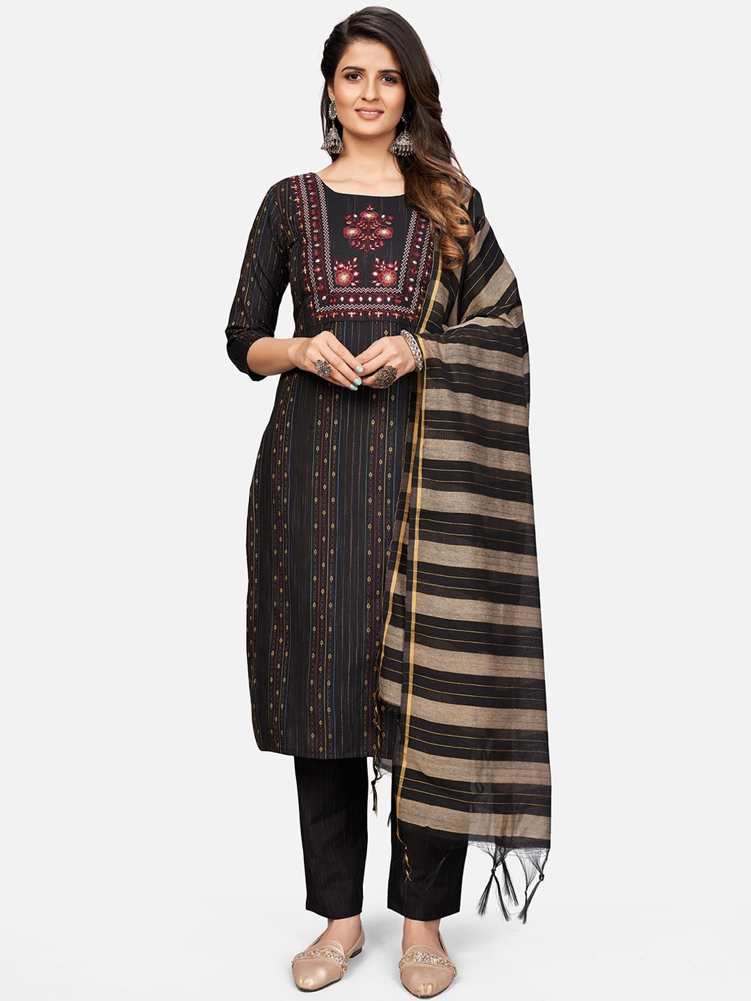 Vbuyz Women Black Ethnic Motifs Embroidered Thread Work Pure Cotton Kurta Trouser Set With Dupatta
Vbuyz Women Black Ethnic Motifs Embroidered Thread Work Pure Cotton Kurta Trouser Set With Dupatta