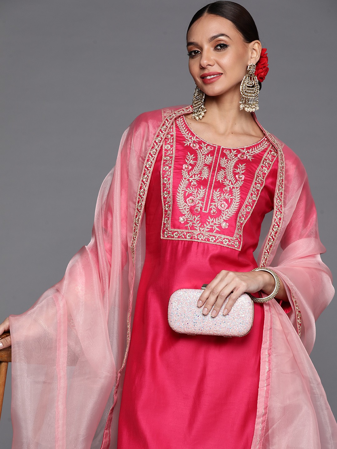 Indo Era Women Pink & Gold Yoke Embroidered Sequinned Straight Kurta with Palazzos Dupatta
Indo Era Women Pink & Gold Yoke Embroidered Sequinned Straight Kurta with Palazzos Dupatta
