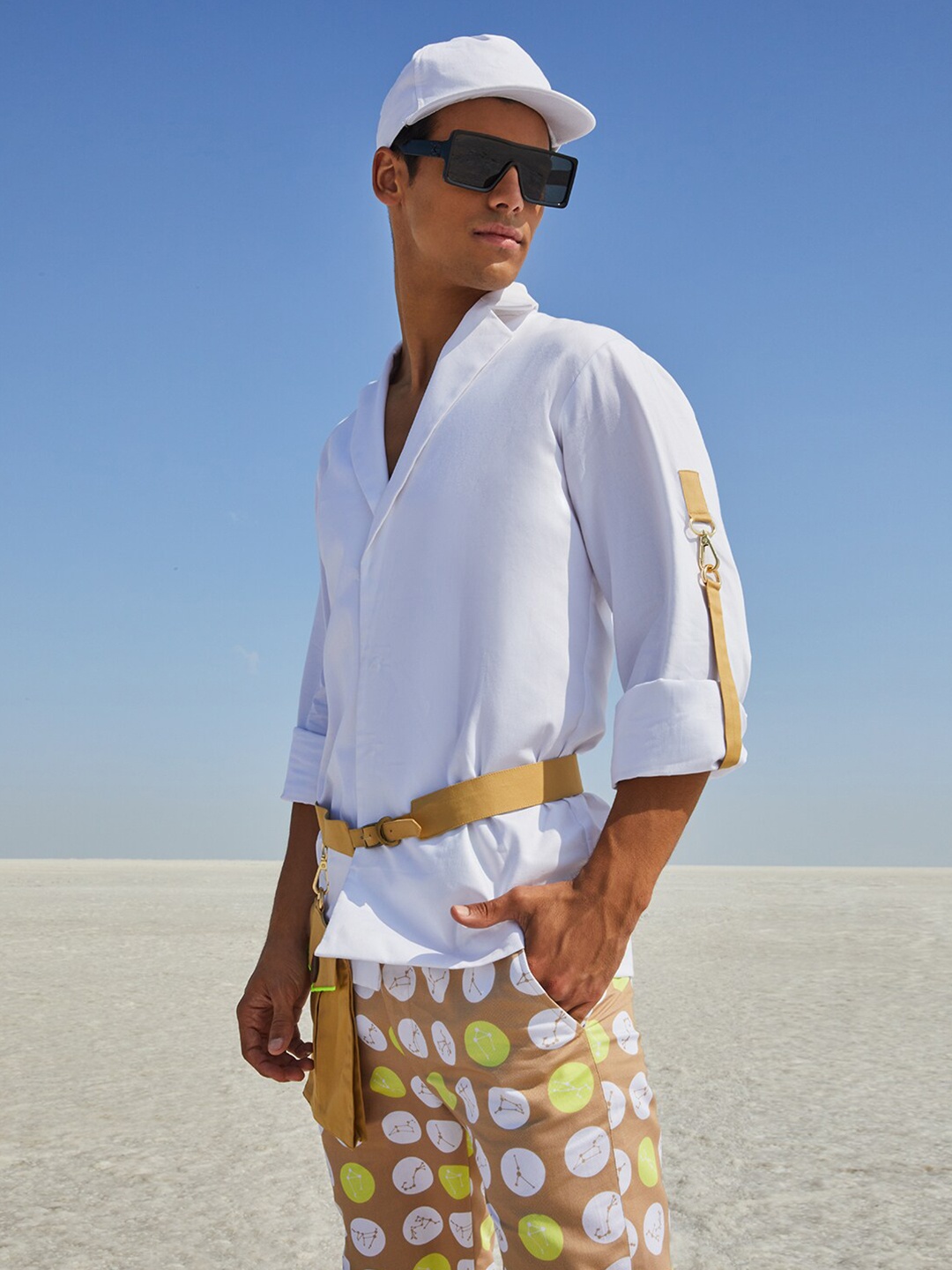 Crimsoune Club Nikhil Thampi Men White Standard Slim Fit Printed Casual Blazer Shirt
Crimsoune Club Nikhil Thampi Men White Standard Slim Fit Printed Casual Blazer Shirt