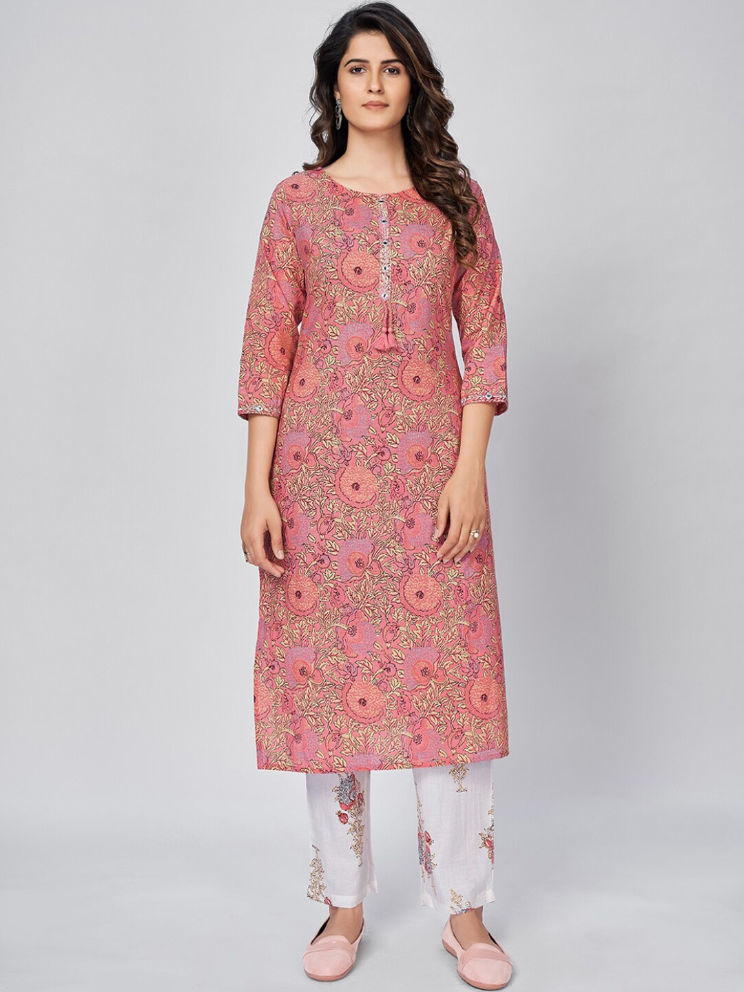 Vbuyz Women Pink & White Floral Printed Pure Cotton Kurta with Trouser & With Dupatta
Vbuyz Women Pink & White Floral Printed Pure Cotton Kurta with Trouser & With Dupatta