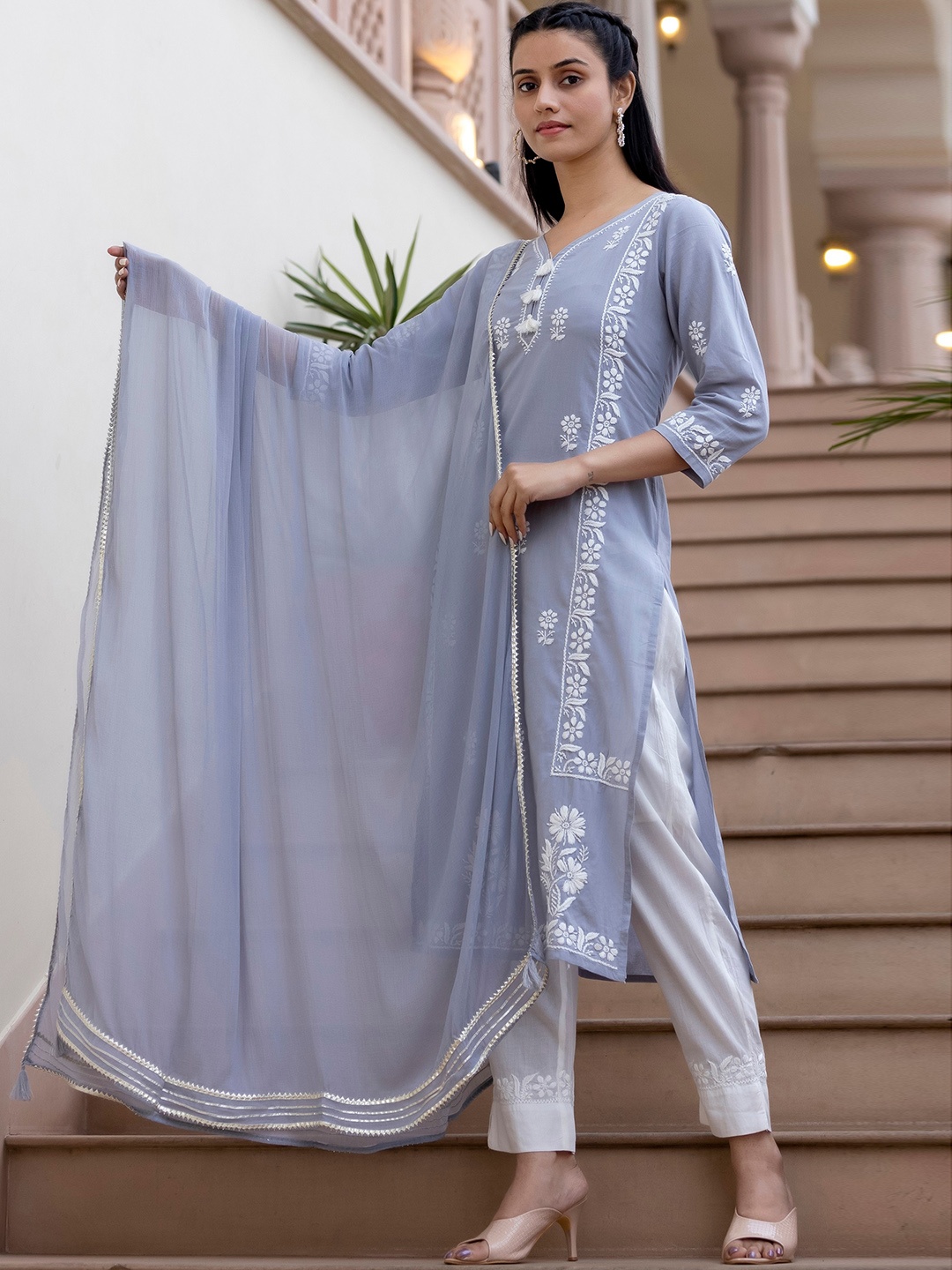 KAAJH Women Grey Ethnic Motifs Chikankari Cotton Kurta with Trousers & With Dupatta
KAAJH Women Grey Ethnic Motifs Chikankari Cotton Kurta with Trousers & With Dupatta