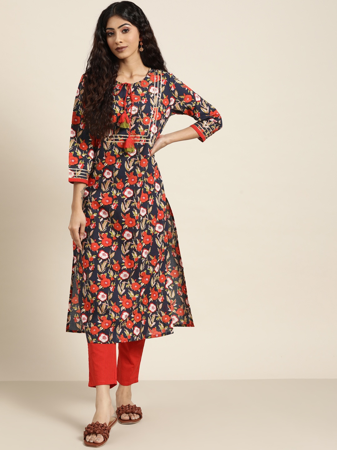 Sangria Women Navy Blue Pure Cotton Ethnic Motifs Printed Gotta Patti Kurta with Trousers
Sangria Women Navy Blue Pure Cotton Ethnic Motifs Printed Gotta Patti Kurta with Trousers