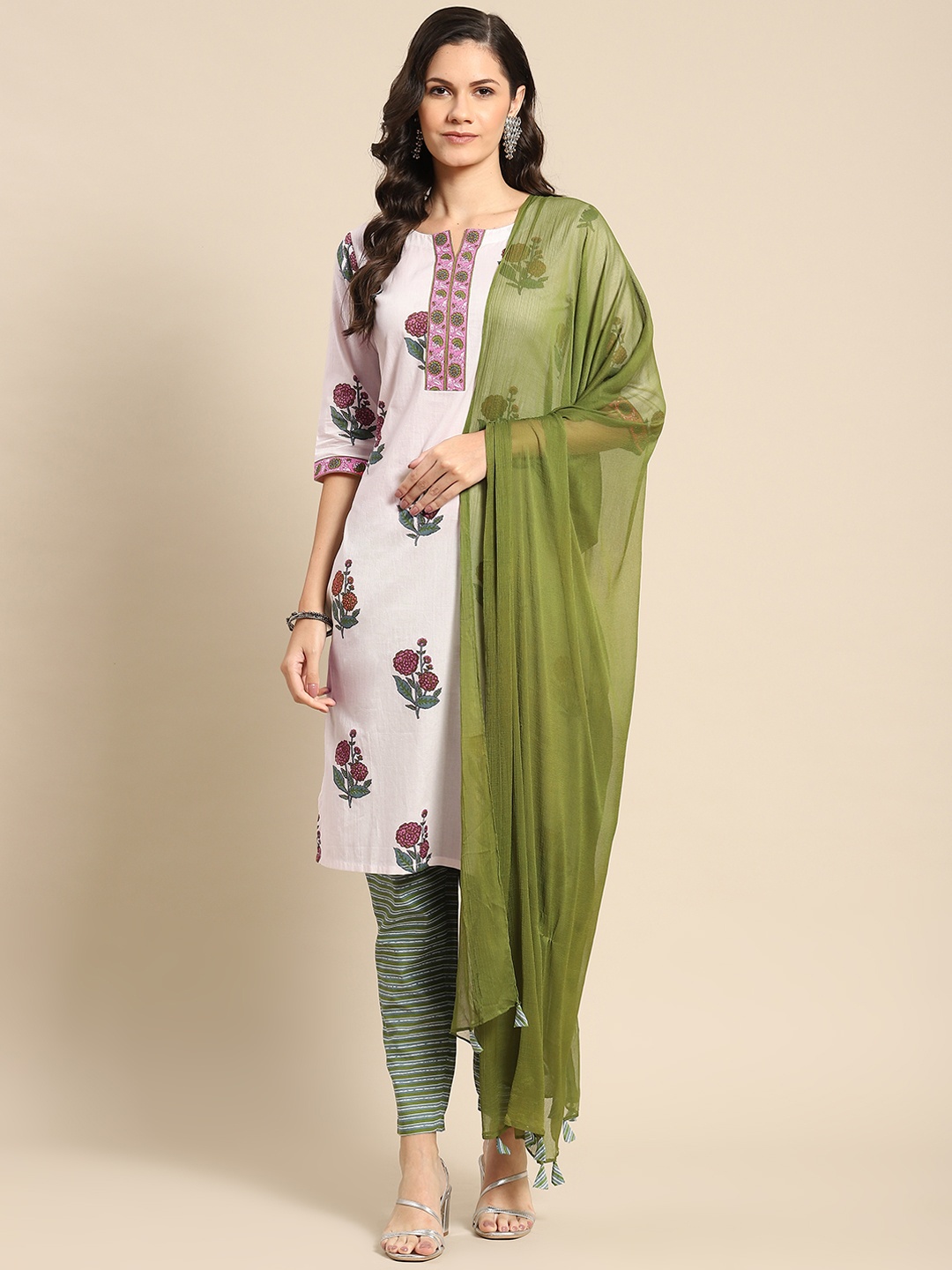 Gerua By Libas Women White Floral Motifs Printed Pure Cotton Kurta with Trousers With Dupatta
Gerua By Libas Women White Floral Motifs Printed Pure Cotton Kurta with Trousers With Dupatta