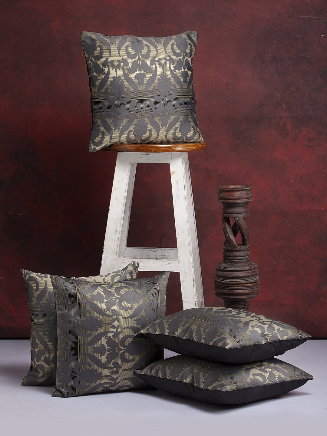 Alina decor Grey & Gold-Toned Set of 5 Ethnic Motifs Brocade Square Cushion Covers
Alina decor Grey & Gold-Toned Set of 5 Ethnic Motifs Brocade Square Cushion Covers