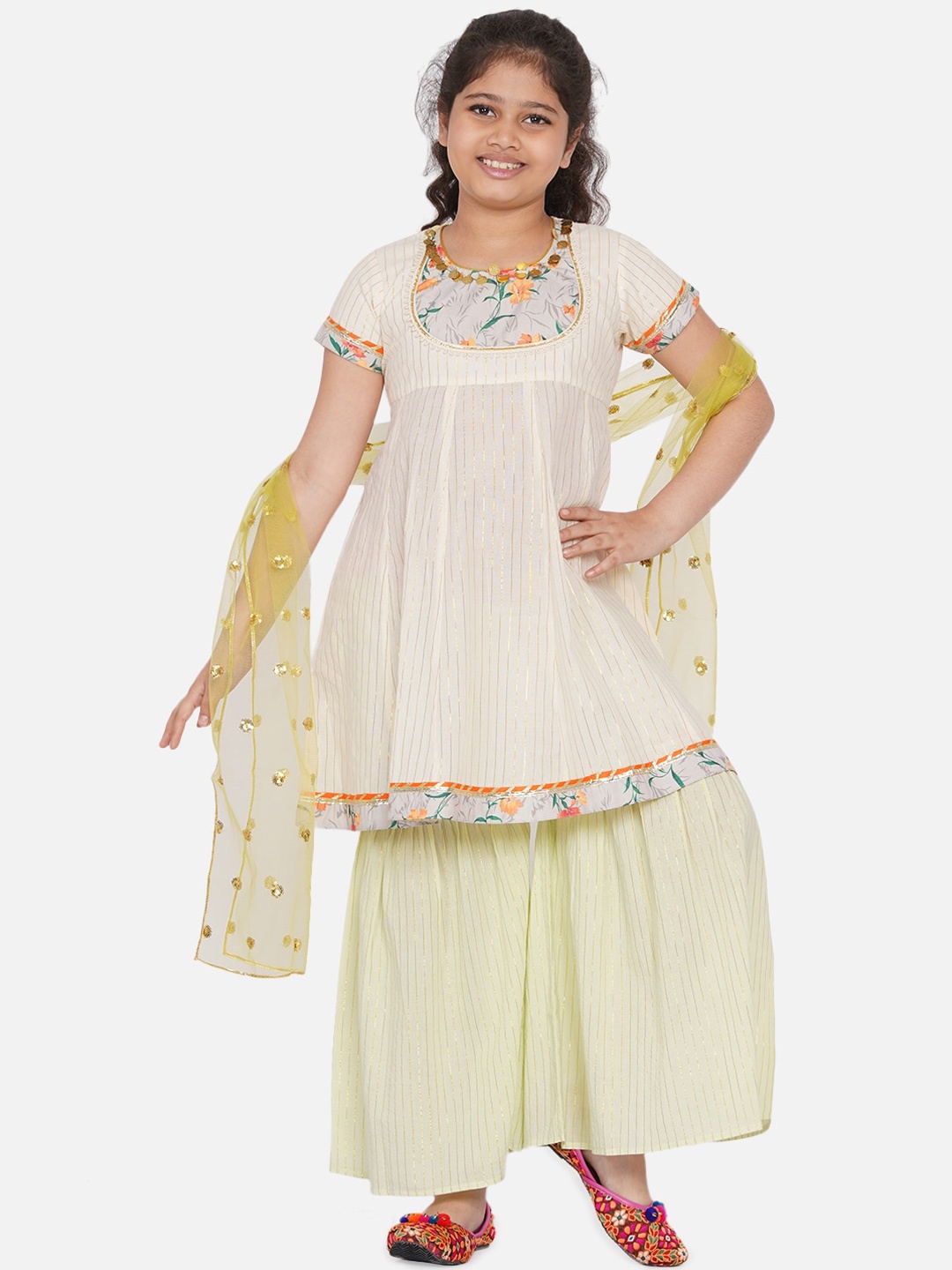 Little Bansi Girls Green Floral Embroidered Pleated Pure Cotton Kurta Sharara Set With Dupatta
Little Bansi Girls Green Floral Embroidered Pleated Pure Cotton Kurta Sharara Set With Dupatta