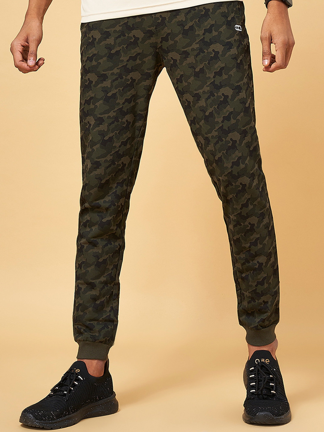 Ajile by Pantaloons Men Olive-Green Camouflage Printed Pure Cotton Slim-Fit Joggers
Ajile by Pantaloons Men Olive-Green Camouflage Printed Pure Cotton Slim-Fit Joggers