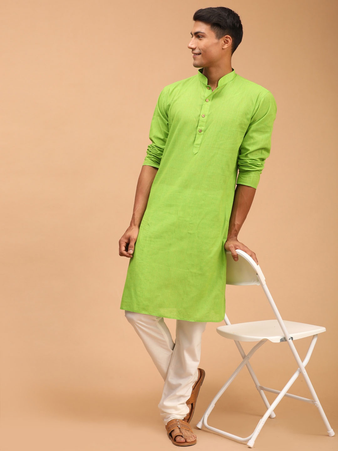 SHVAAS by VASTRAMAY Men Green & Off-White Pure Cotton Sustainable Kurta with Churidar
SHVAAS by VASTRAMAY Men Green & Off-White Pure Cotton Sustainable Kurta with Churidar