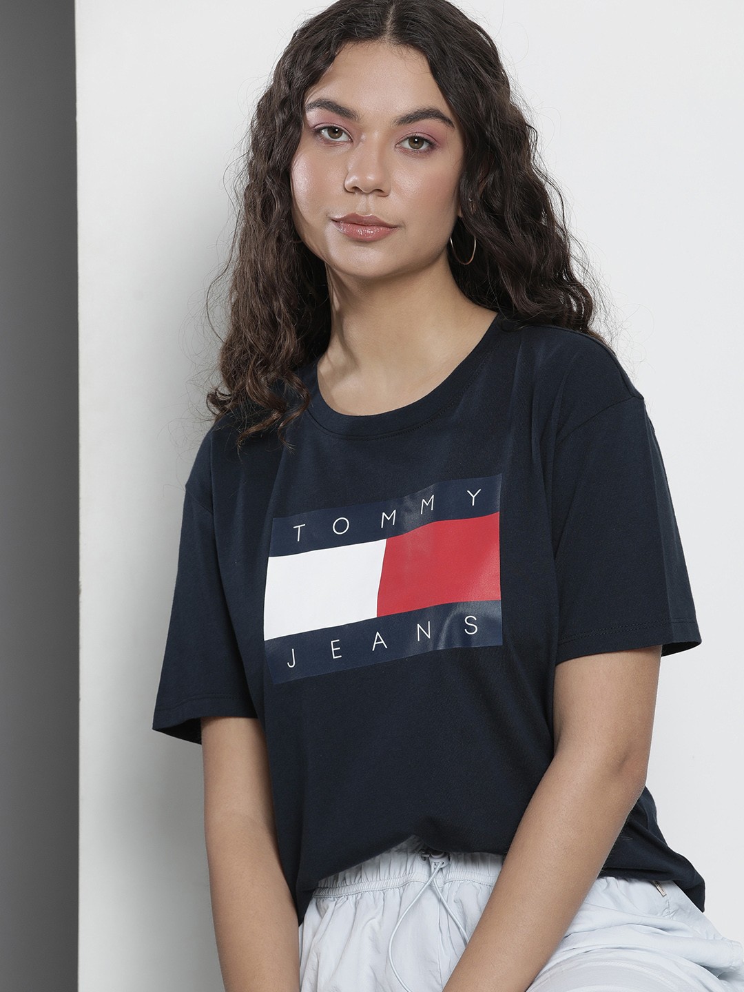 Tommy Hilfiger Women Brand Logo Print Drop-Shoulder Sleeves Pure Cotton T-shirt, Navy blue
Tommy Hilfiger Women Brand Logo Print Drop-Shoulder Sleeves Pure Cotton T-shirt, Navy blue