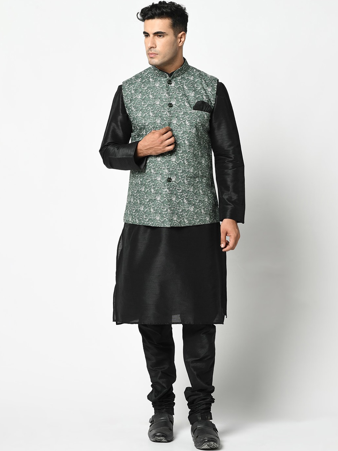 DEYANN Men Green Kurta with Pyjamas