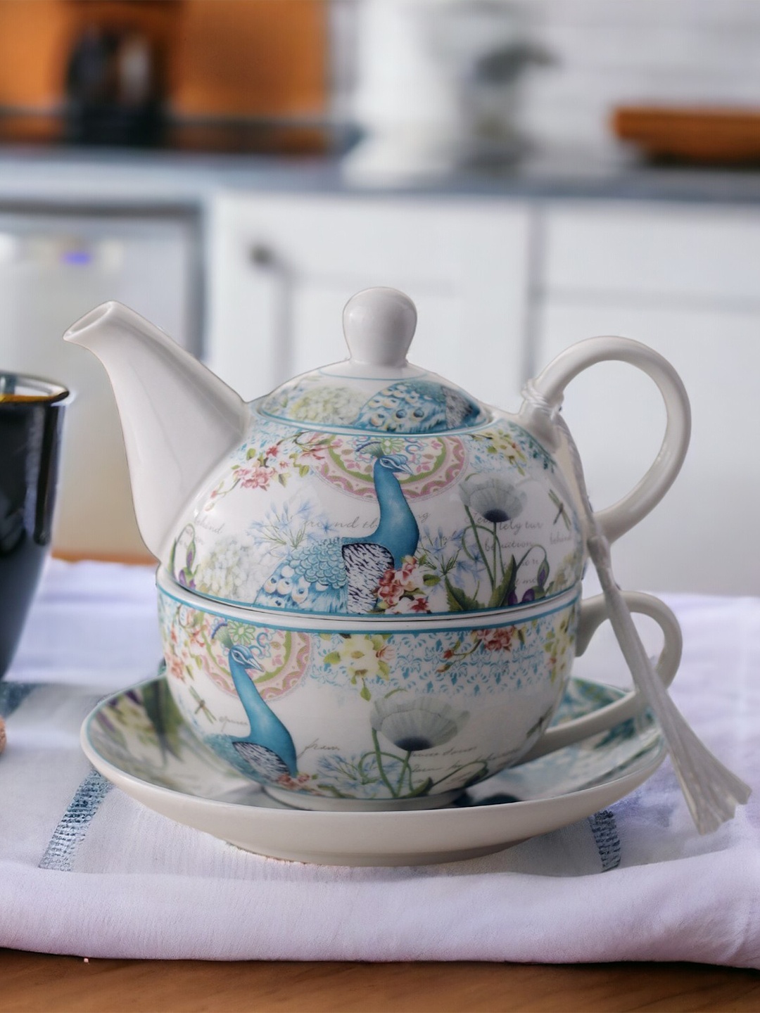 A Vintage Affair- Home Decor White & Blue Printed Ceramic Glossy Kettle Set of Cups and Mugs
A Vintage Affair- Home Decor White & Blue Printed Ceramic Glossy Kettle Set of Cups and Mugs