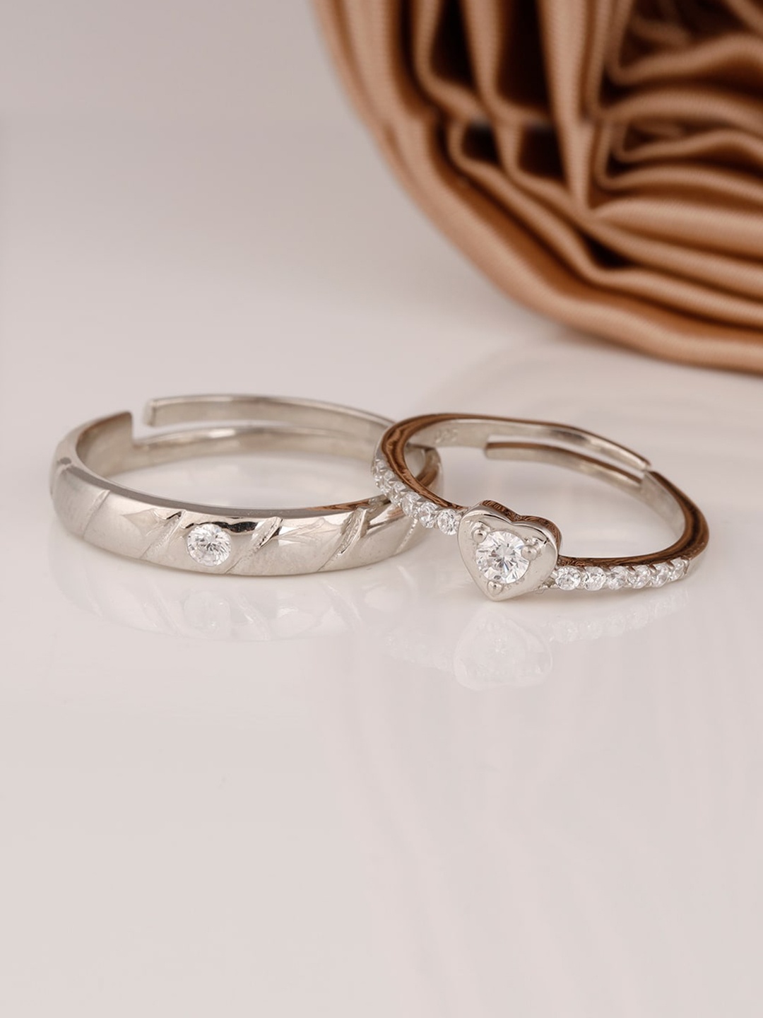 GIVA Set Of 2 Rhodium Plated 925 Sterling Silver CZ Studded Love Smitten Couple Rings
GIVA Set Of 2 Rhodium Plated 925 Sterling Silver CZ Studded Love Smitten Couple Rings