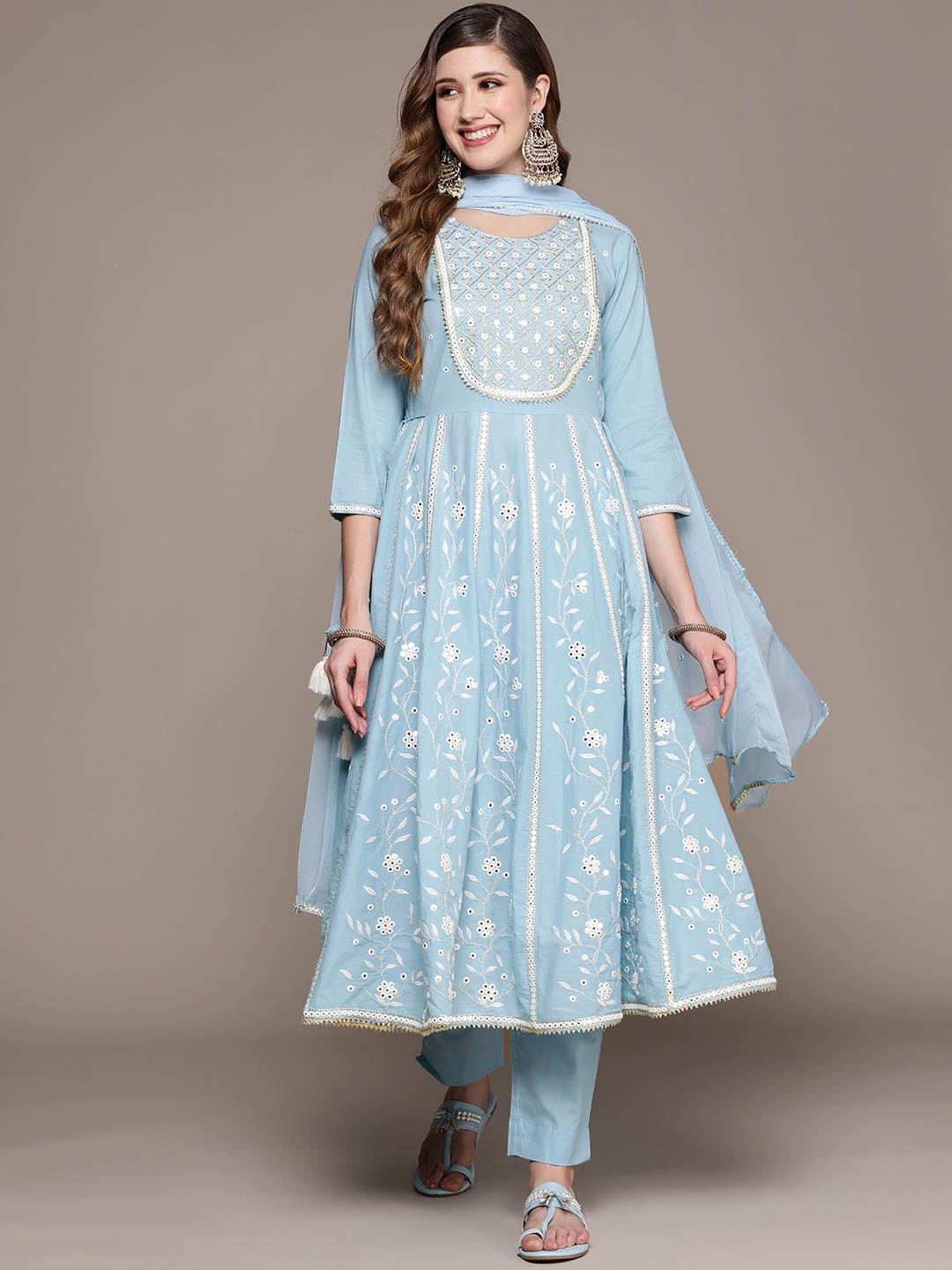 Ishin Women Blue Ethnic Motifs Embroidered Pure Cotton Kurta with Trousers & Dupatta
Ishin Women Blue Ethnic Motifs Embroidered Pure Cotton Kurta with Trousers & Dupatta