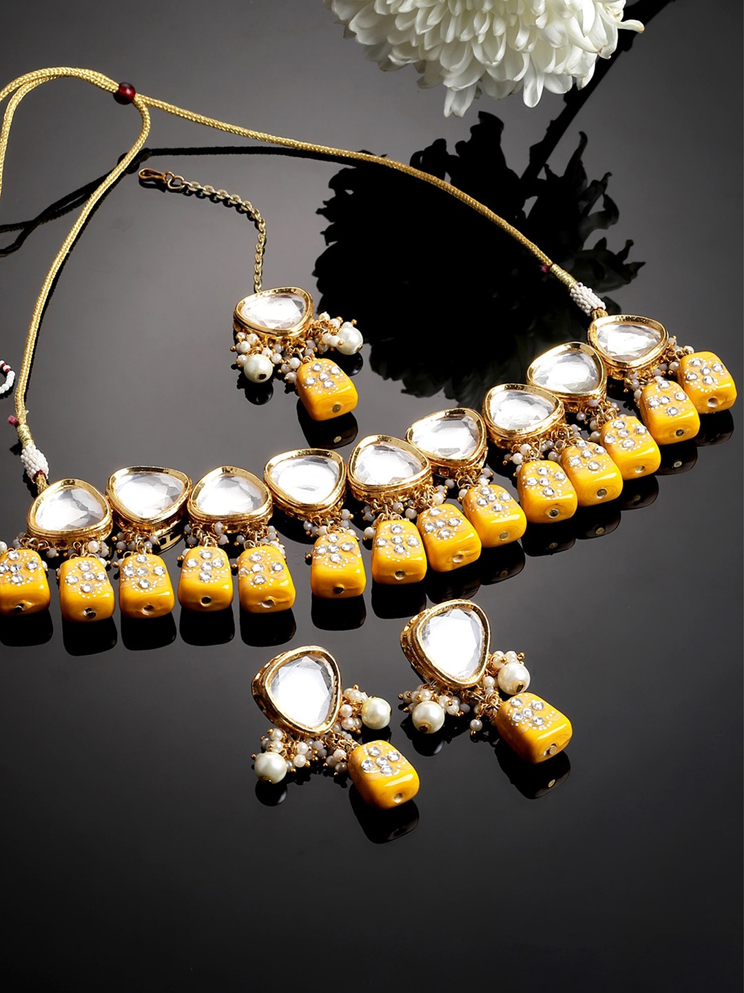 KARATCART Gold-Plated Yellow & White Polki Kundan Studded Pearl-Beaded Jewellery Set
KARATCART Gold-Plated Yellow & White Polki Kundan Studded Pearl-Beaded Jewellery Set