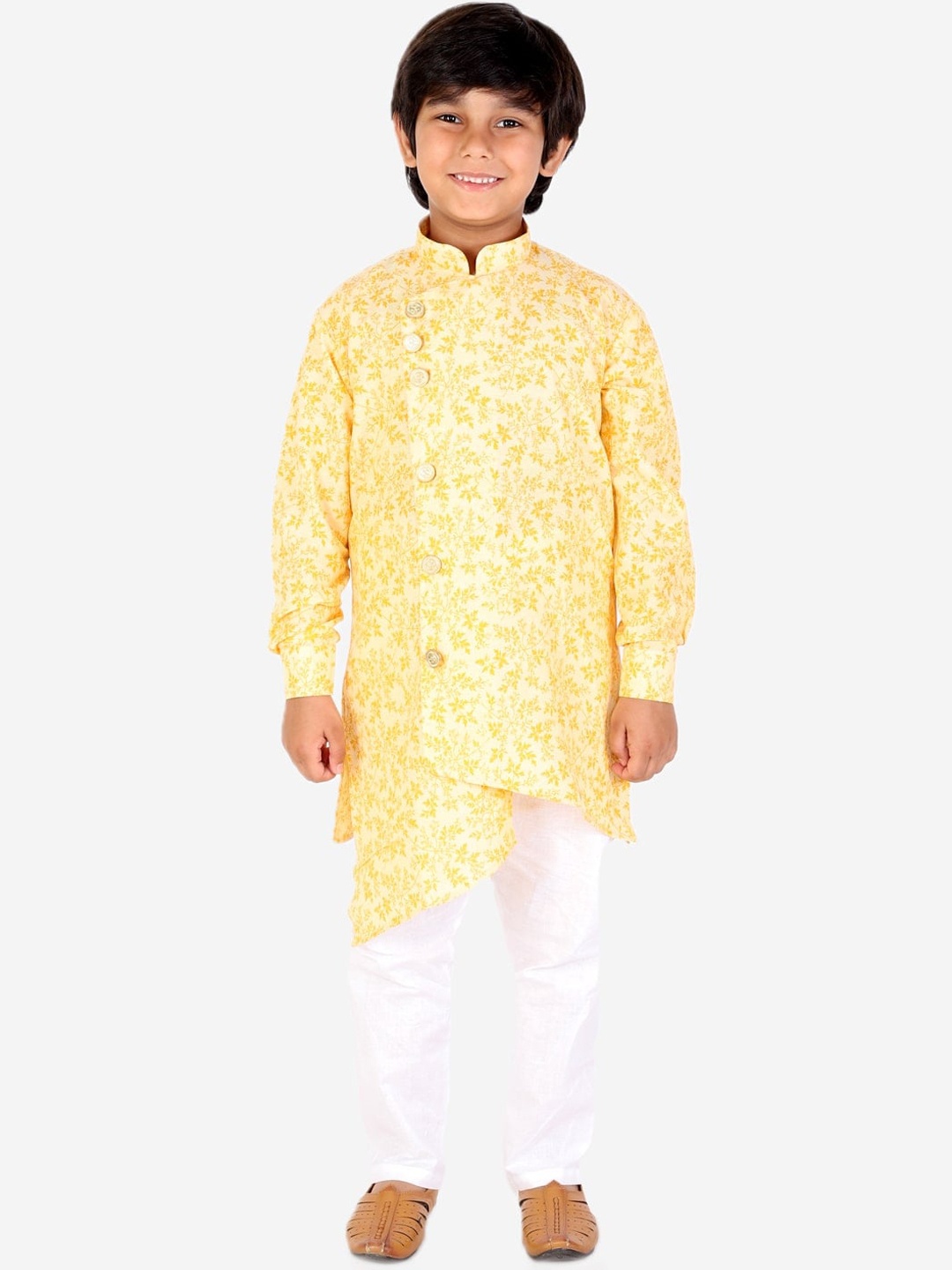 Pro-Ethic STYLE DEVELOPER Boys Yellow Floral Printed Pure Cotton Kurta with Pyjamas & With Dupatta
Pro-Ethic STYLE DEVELOPER Boys Yellow Floral Printed Pure Cotton Kurta with Pyjamas & With Dupatta