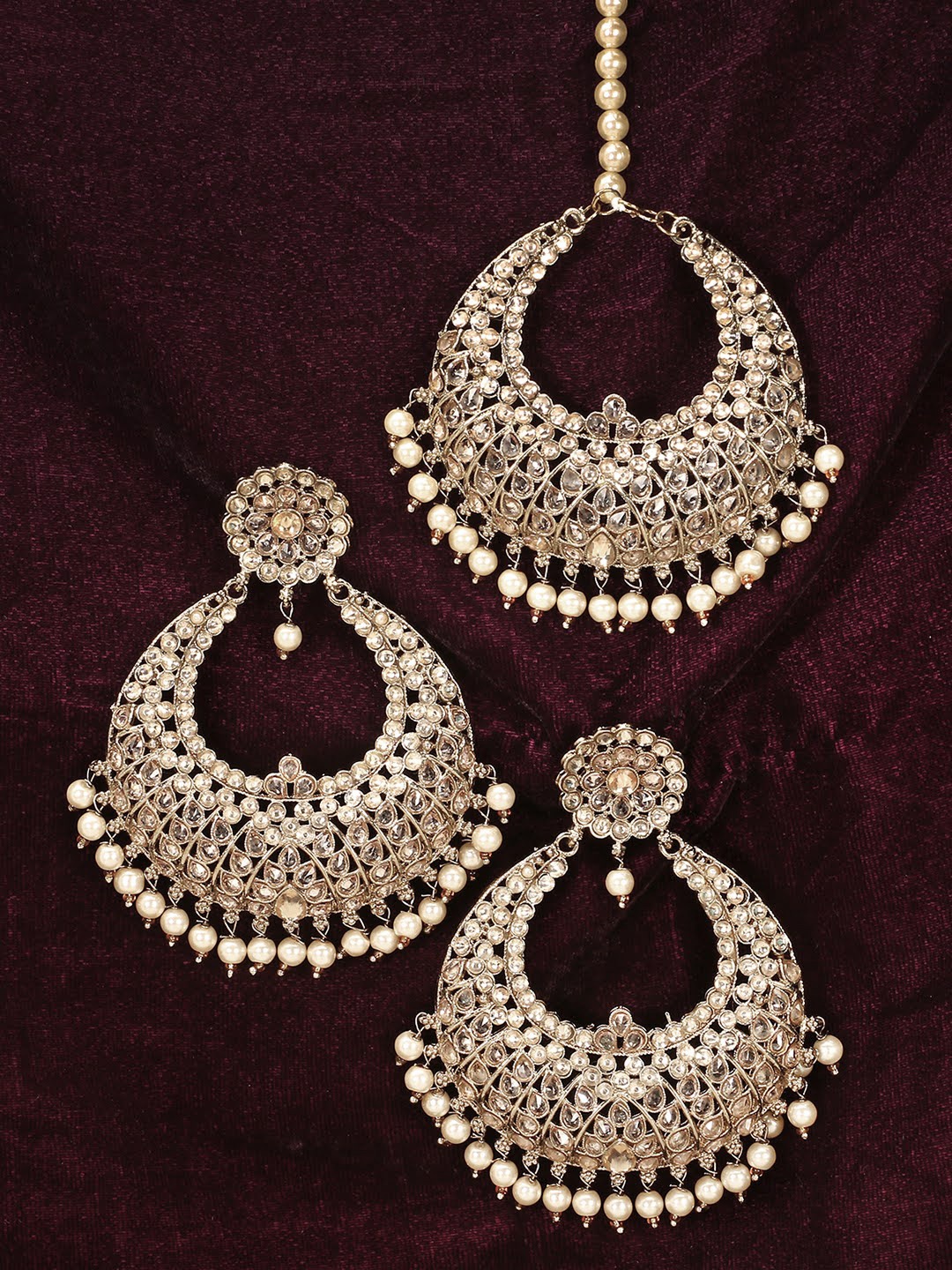 Adwitiya Collection Women 24CT Gold-Plated Stone Studded and Beaded Jewellery Set
Adwitiya Collection Women 24CT Gold-Plated Stone Studded and Beaded Jewellery Set