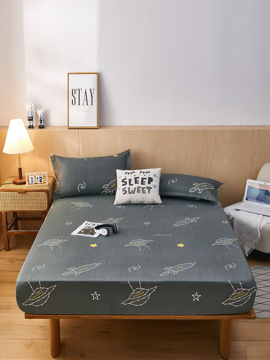 JC Collection Charcoal Grey & White Conversational King Bedsheet with 2 Pillow Covers
JC Collection Charcoal Grey & White Conversational King Bedsheet with 2 Pillow Covers