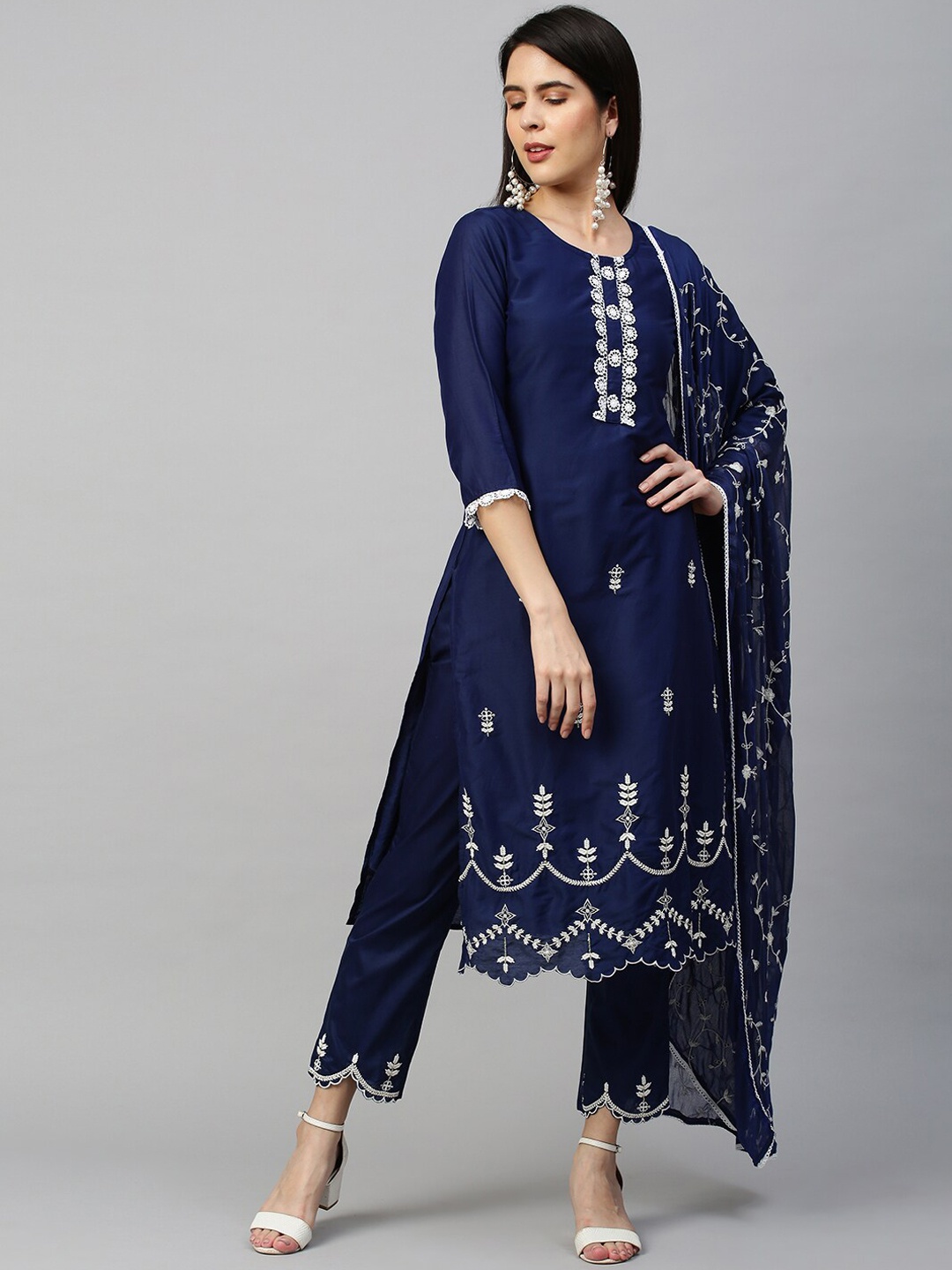 FASHOR Women Navy Blue Floral Embroidered Thread Work Chanderi Cotton Kurta with Trousers & With Dupatta
FASHOR Women Navy Blue Floral Embroidered Thread Work Chanderi Cotton Kurta with Trousers & With Dupatta
