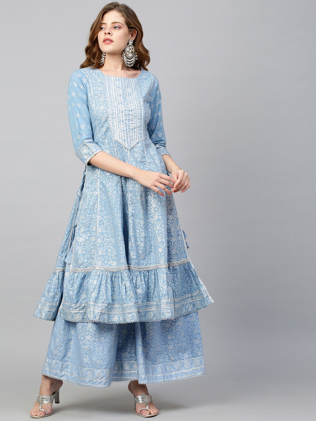 FASHOR Women Blue & Silver Floral Foil Printed Gotta Patti Pure Cotton Kurta with Palazzos
FASHOR Women Blue & Silver Floral Foil Printed Gotta Patti Pure Cotton Kurta with Palazzos