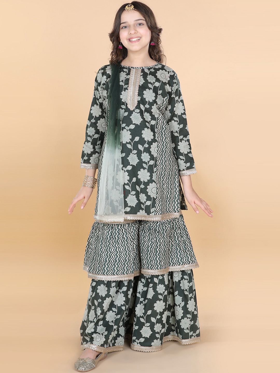 ADIVA Girls Green Floral Printed Gotta Patti Pure Cotton Kurta with Sharara & With Dupatta
ADIVA Girls Green Floral Printed Gotta Patti Pure Cotton Kurta with Sharara & With Dupatta