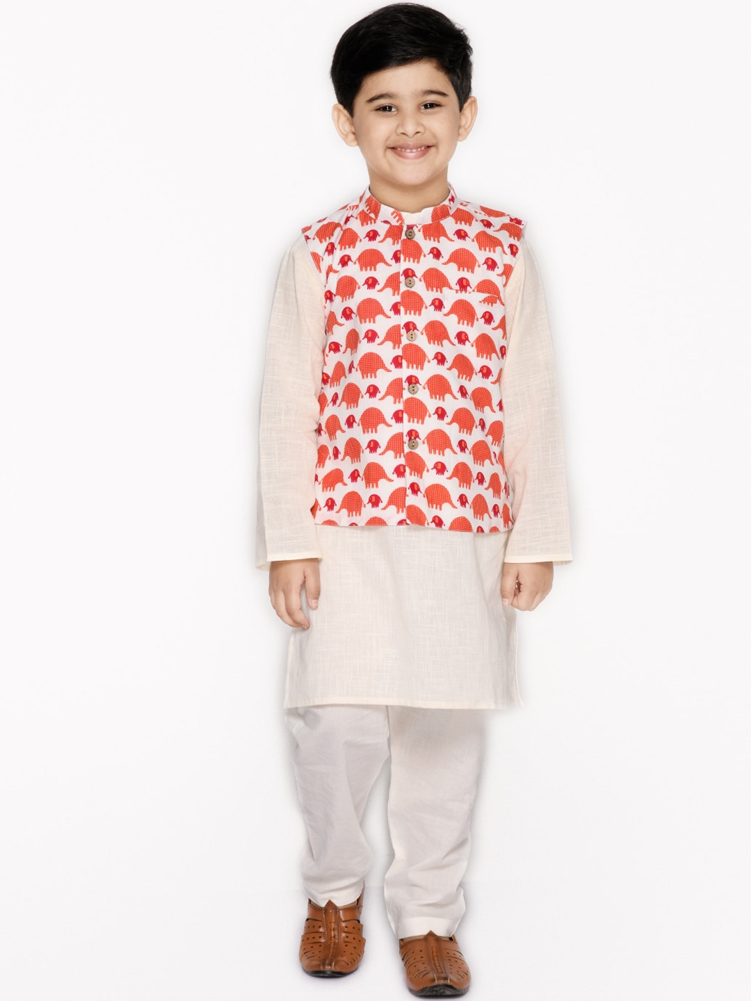 SAKA DESIGNS Boys Orange & Off White Ethnic Motifs Cotton Kurta Set & With Printed Jacket
SAKA DESIGNS Boys Orange & Off White Ethnic Motifs Cotton Kurta Set & With Printed Jacket
