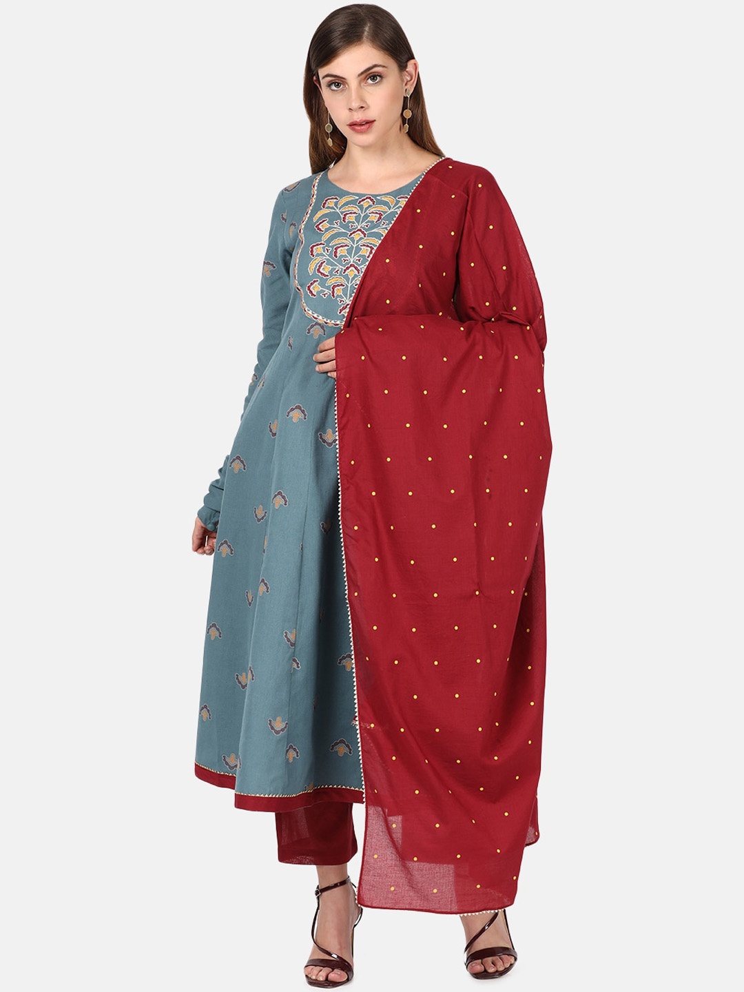 UNTUNG Women Grey & Maroon Floral Embroidered Cotton Kurta with Palazzos & With Dupatta
UNTUNG Women Grey & Maroon Floral Embroidered Cotton Kurta with Palazzos & With Dupatta