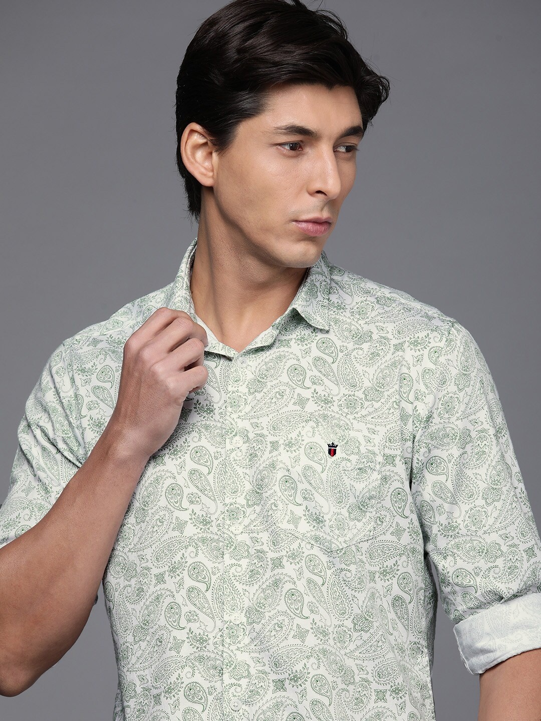 Louis Philippe Sport Men White & Green Slim Fit Floral Pure Cotton Printed Casual Shirt
Louis Philippe Sport Men White & Green Slim Fit Floral Pure Cotton Printed Casual Shirt