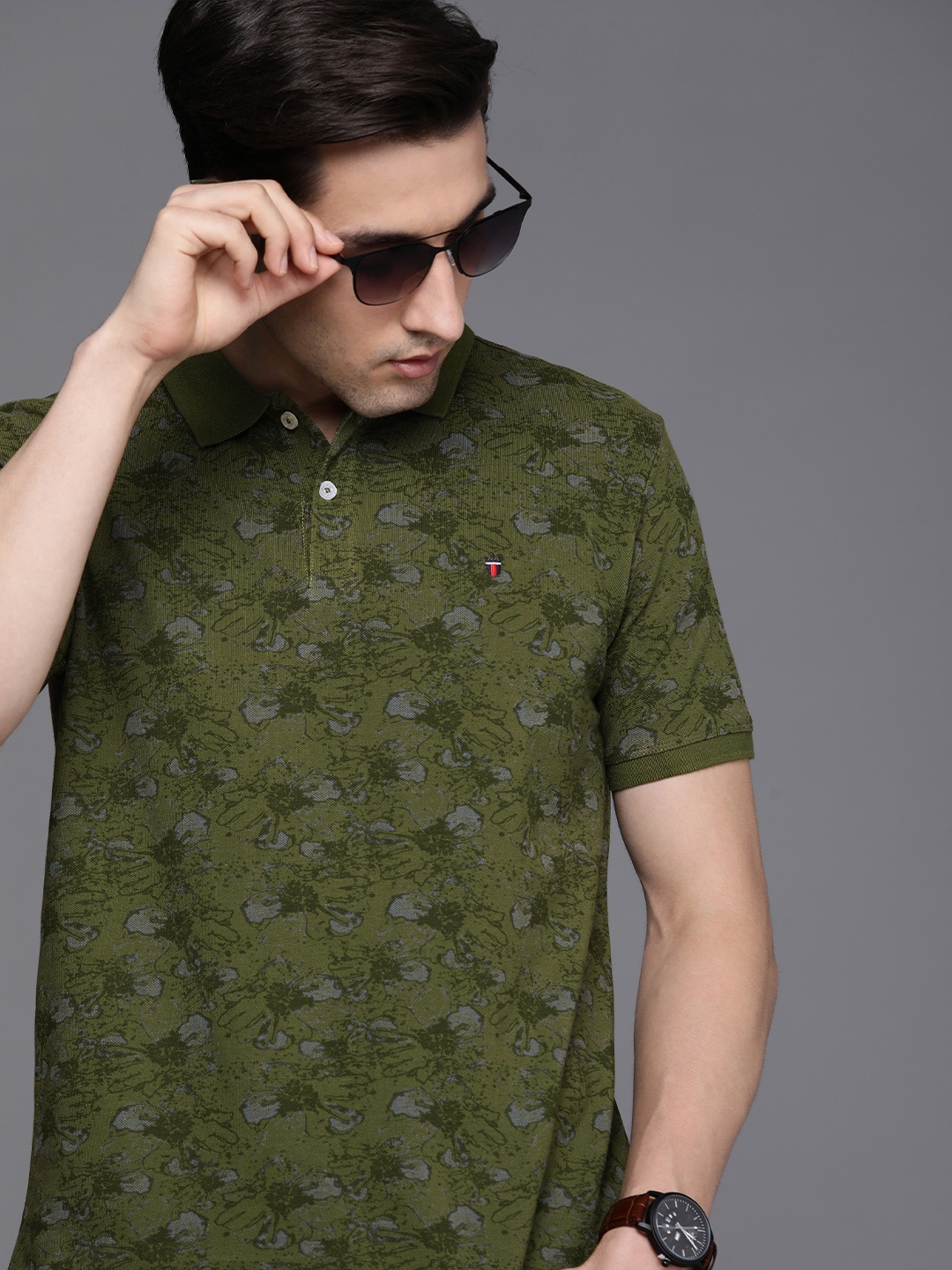 Louis Philippe Jeans Men Olive Green & Black Printed Polo Collar Pure Cotton Slim Fit T-shirt
Louis Philippe Jeans Men Olive Green & Black Printed Polo Collar Pure Cotton Slim Fit T-shirt
