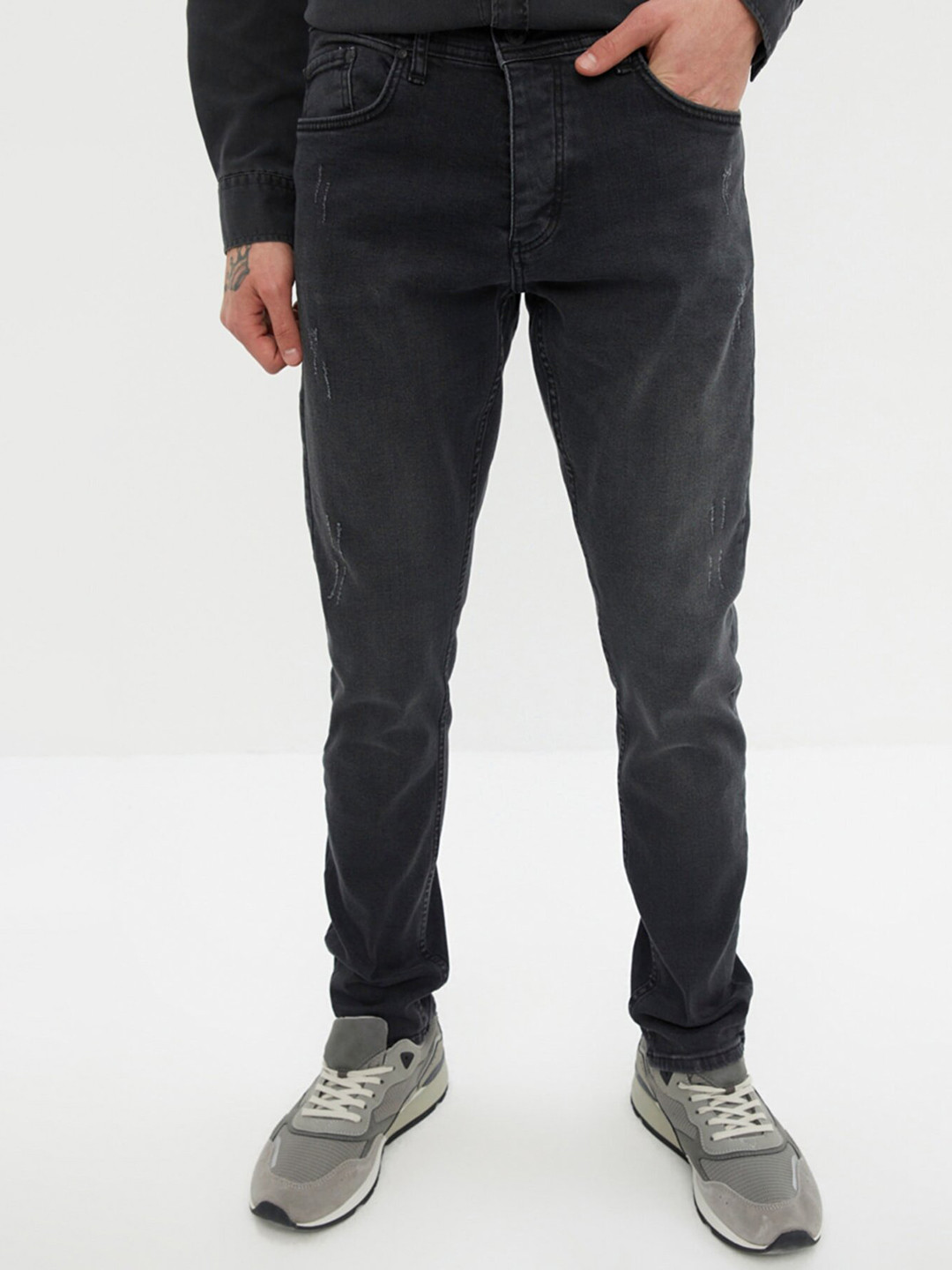 Trendyol Men Black Skinny Fit Low Distress Heavy Fade Stretchable Skinny Fit Jeans
Trendyol Men Black Skinny Fit Low Distress Heavy Fade Stretchable Skinny Fit Jeans