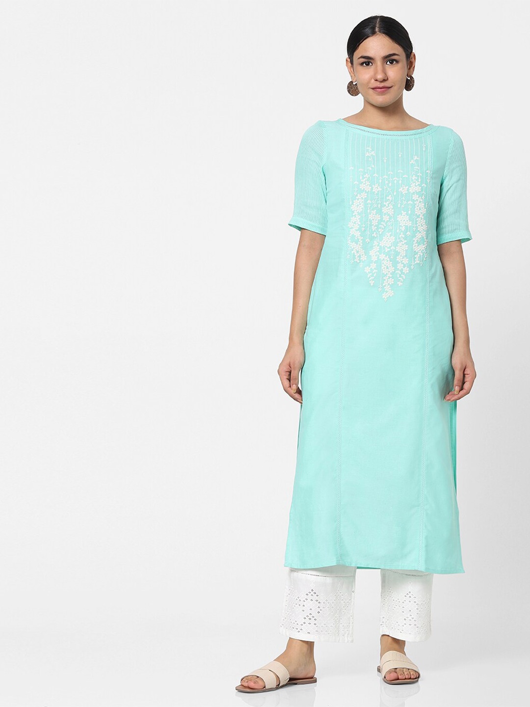 Naari Women Blue Floral Embroidered Kurta