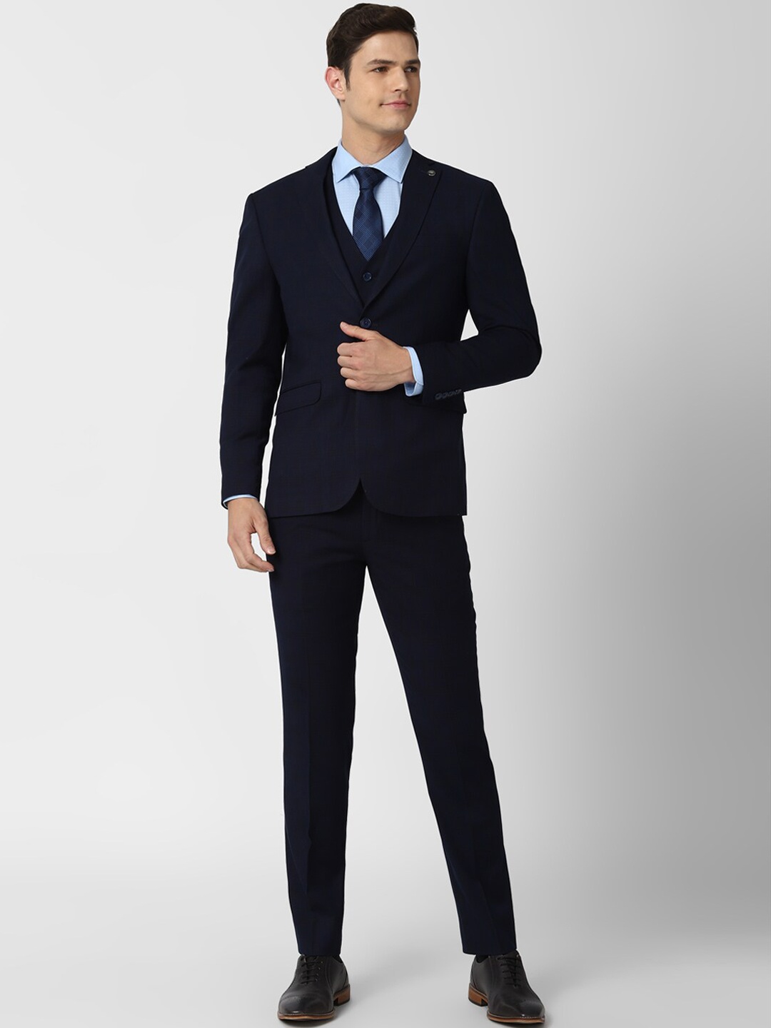 Peter England Elite Men Navy Blue Solid Single Breasted Slim Fit 3-Piece Formal Suit
Peter England Elite Men Navy Blue Solid Single Breasted Slim Fit 3-Piece Formal Suit
