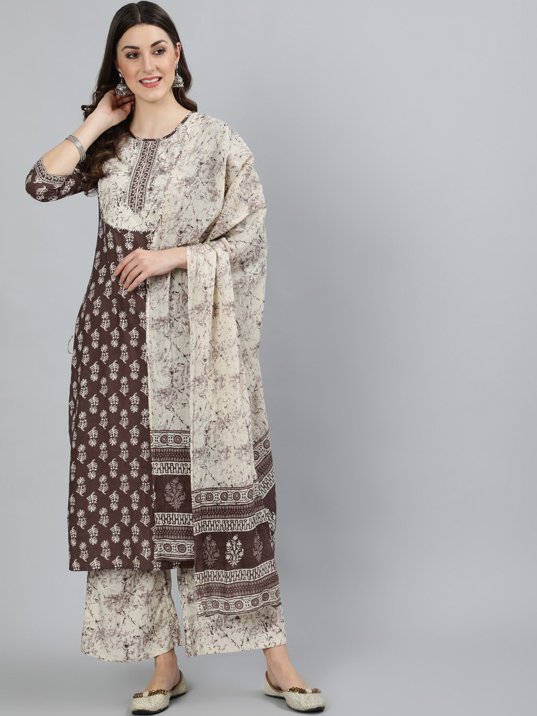 GULMOHAR JAIPUR Women Grey Ethnic Motifs Printed Pleated Pure Cotton Kurta with Palazzos & With Dupatta
GULMOHAR JAIPUR Women Grey Ethnic Motifs Printed Pleated Pure Cotton Kurta with Palazzos & With Dupatta