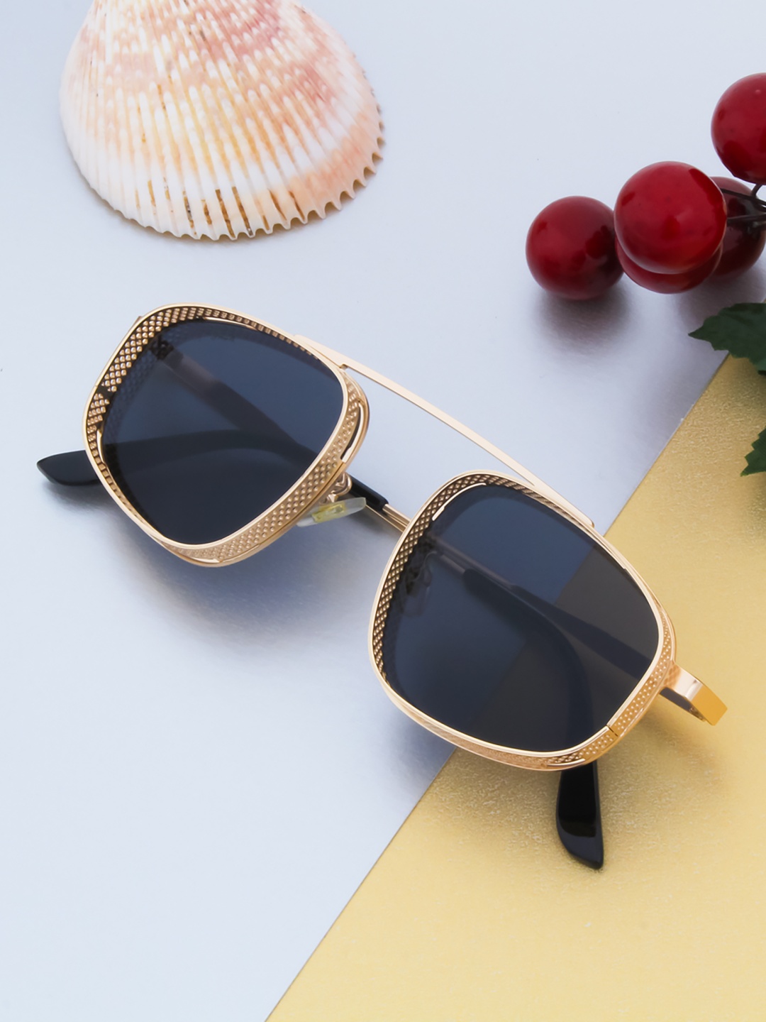 Ted Smith Grey Lens & Gold-Toned Aviator Sunglasses with UV Protected Lens LEGENDS_C1
Ted Smith Grey Lens & Gold-Toned Aviator Sunglasses with UV Protected Lens LEGENDS_C1